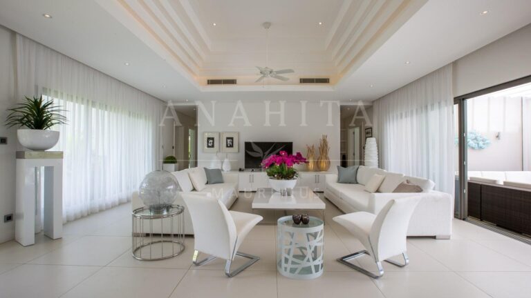 Exclusive 4-Bedroom Villa with Breathtaking Golf Views  — image 9