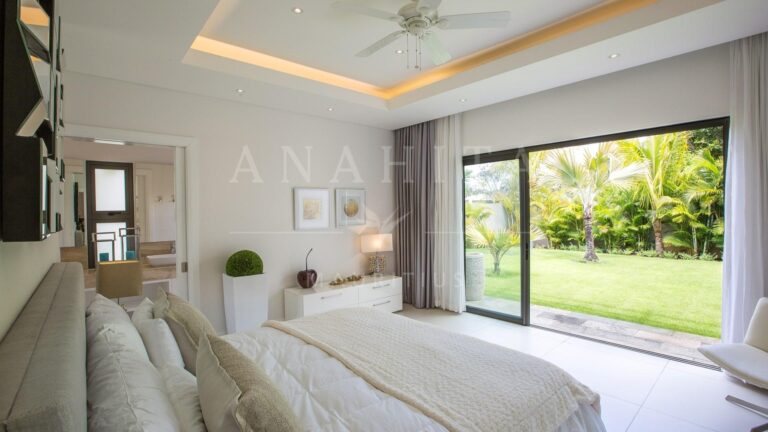 Exclusive 4-Bedroom Villa with Breathtaking Golf Views  — image 4
