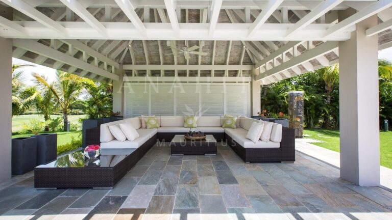 Exclusive 4-Bedroom Villa with Breathtaking Golf Views  — image 3