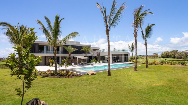 Luxury 5-Bedroom Villa on the East Coast of Mauritius