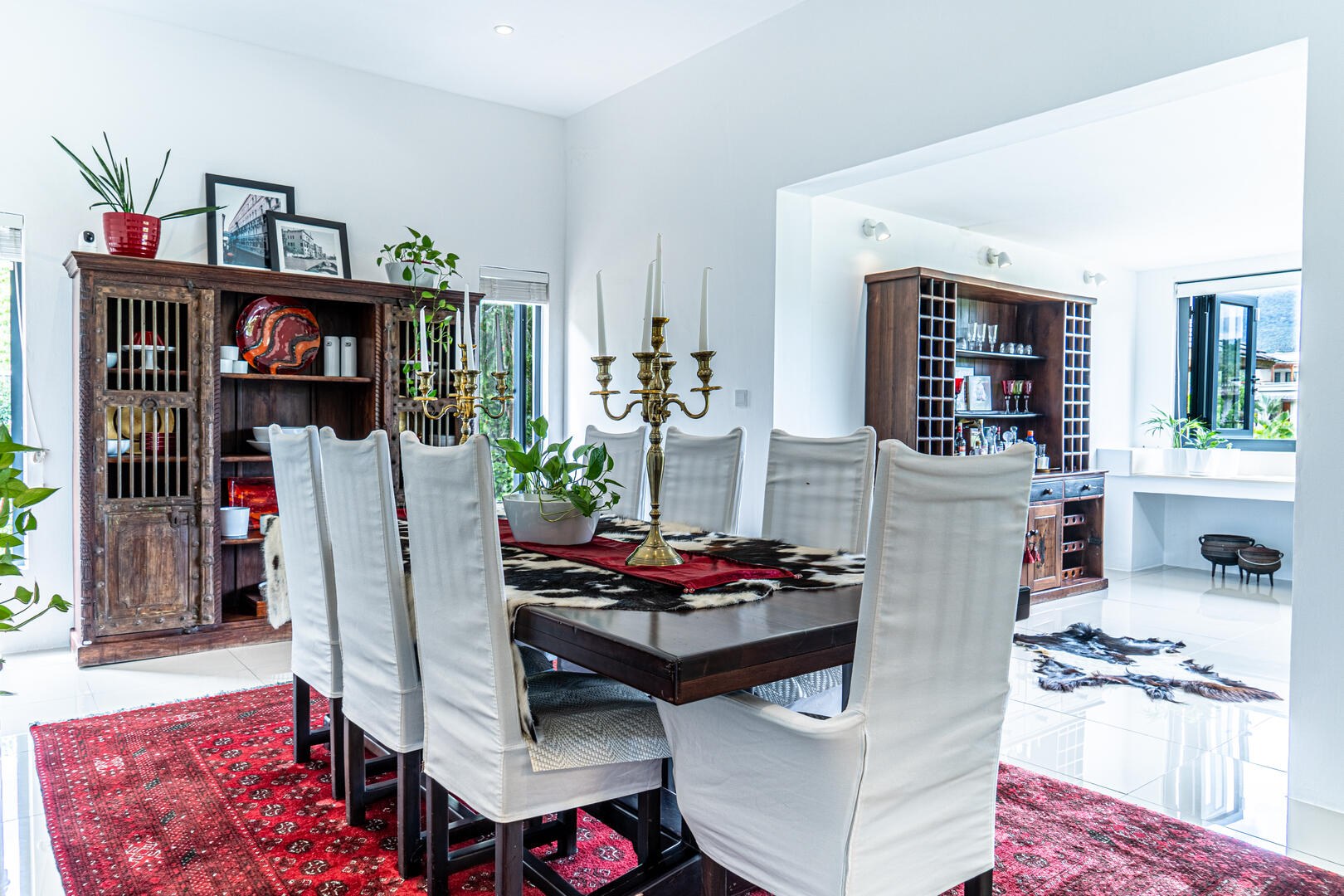 Sophisticated 5 Bedroom Villa in Black River — image 7