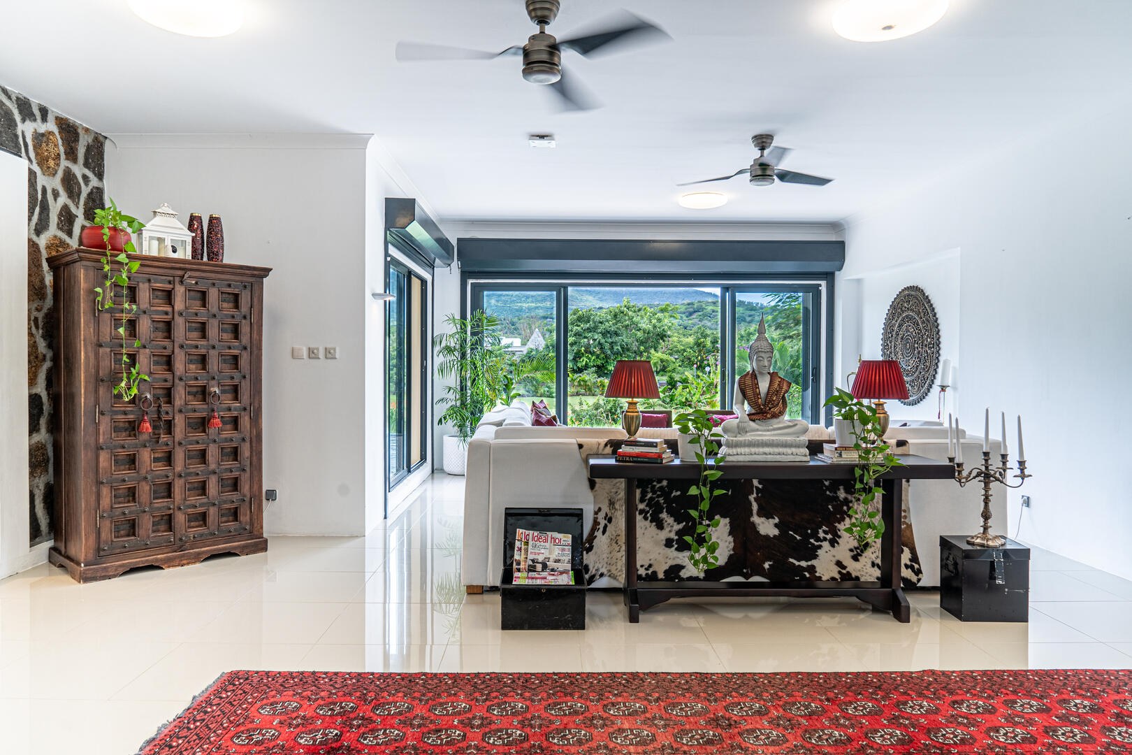 Sophisticated 5 Bedroom Villa in Black River — image 3