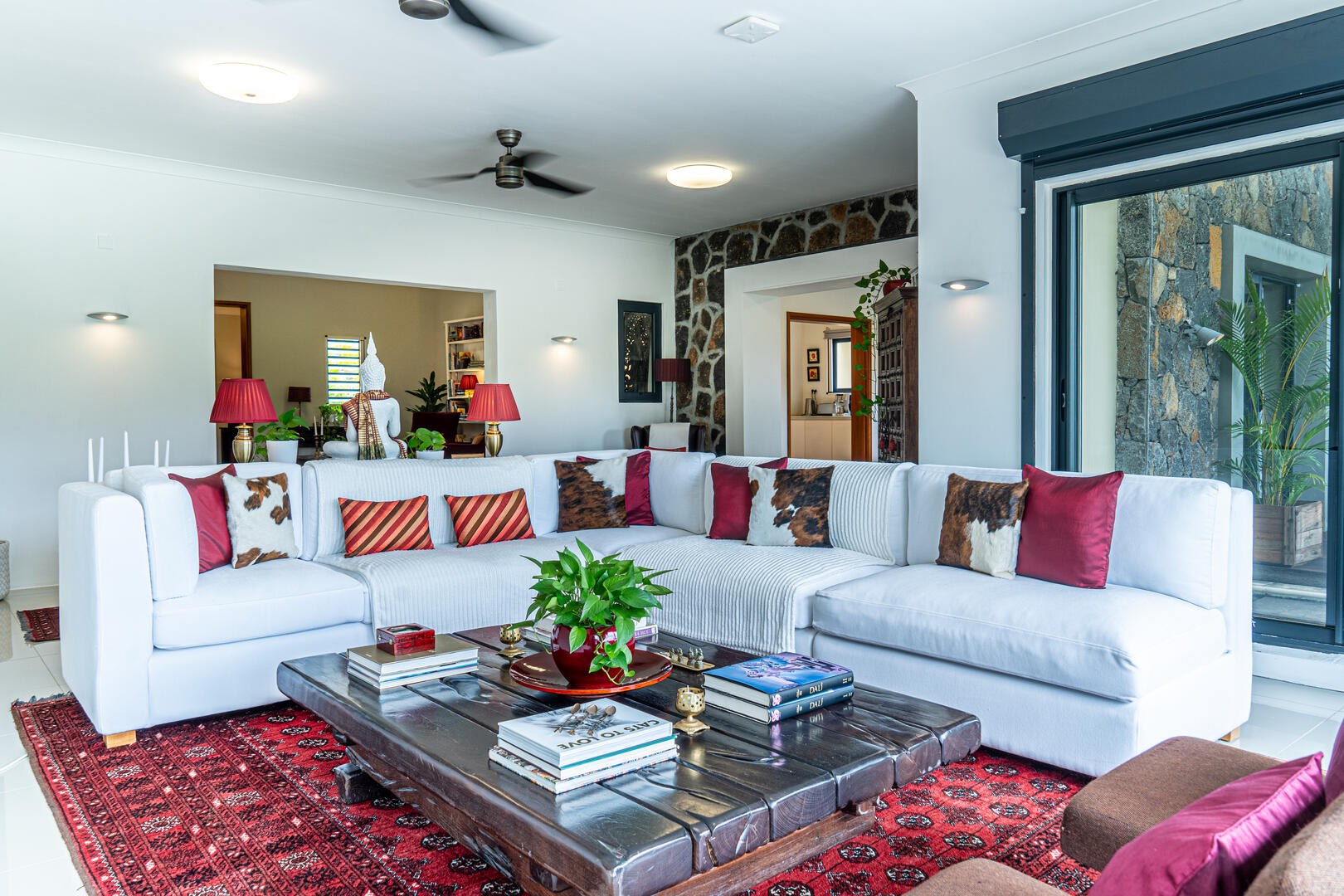 Sophisticated 5 Bedroom Villa in Black River — image 4