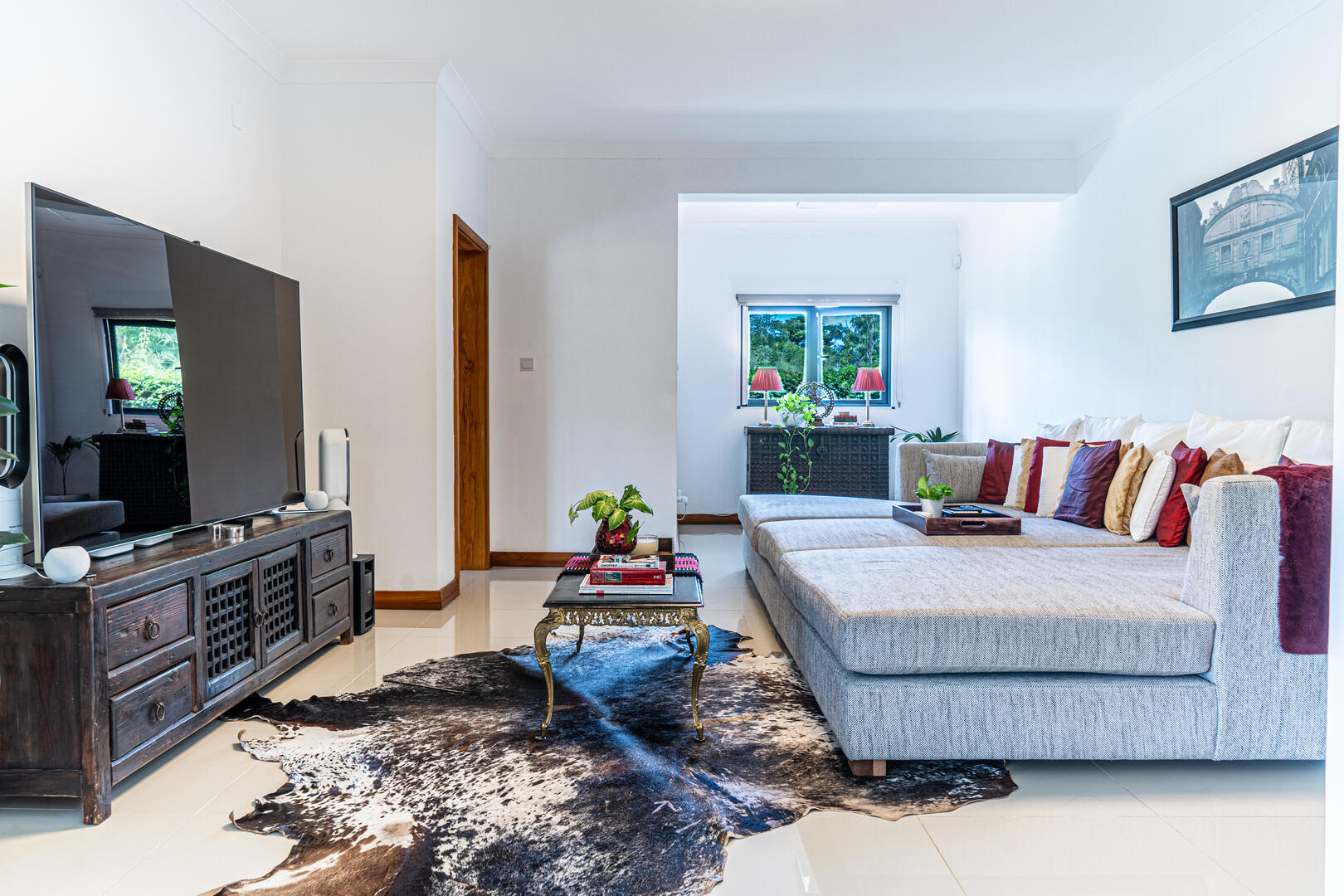 Sophisticated 5 Bedroom Villa in Black River — image 8