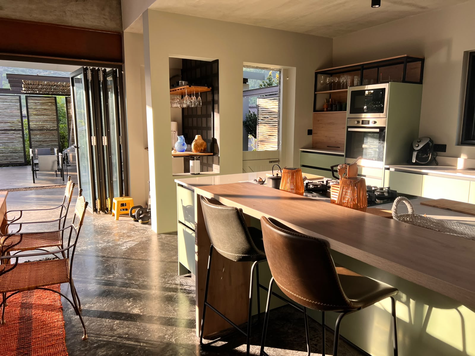 Black River | Elegant 3-Bedroom Villa with Private Guest Cottage & Pool — image 5