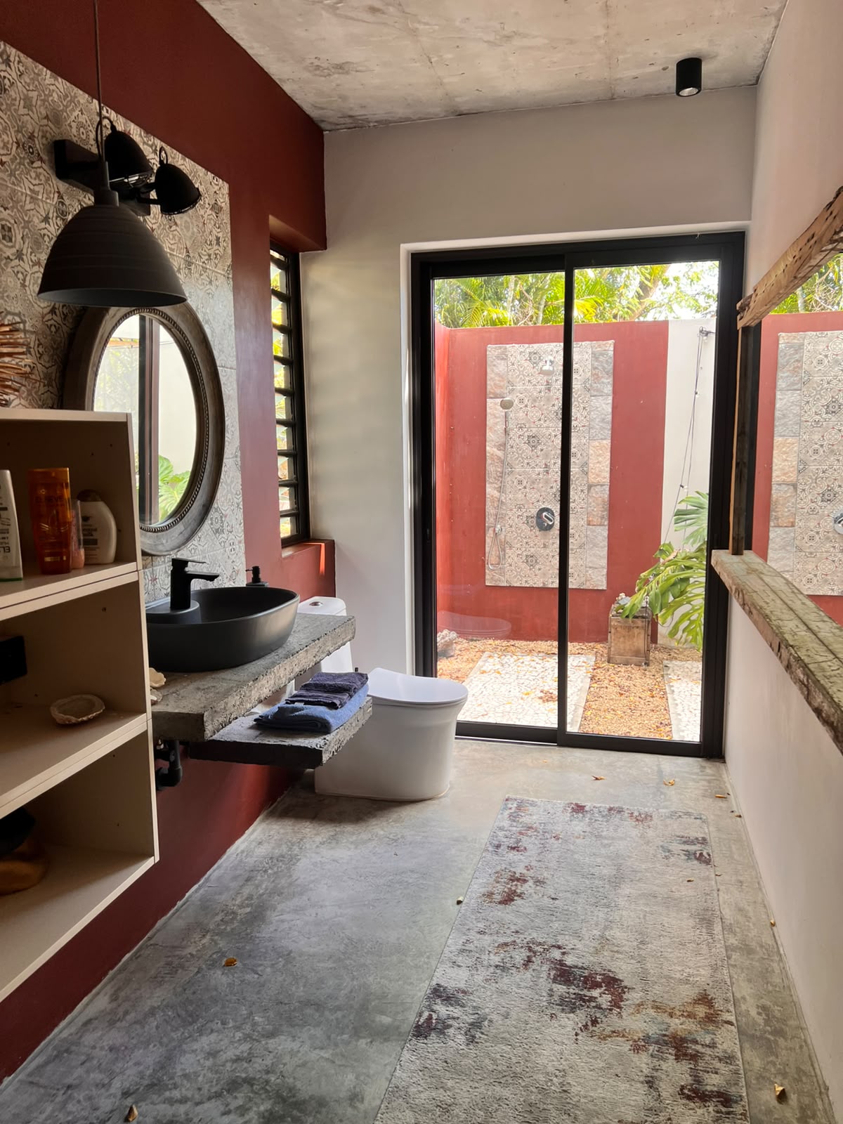 Black River | Elegant 3-Bedroom Villa with Private Guest Cottage & Pool — image 14