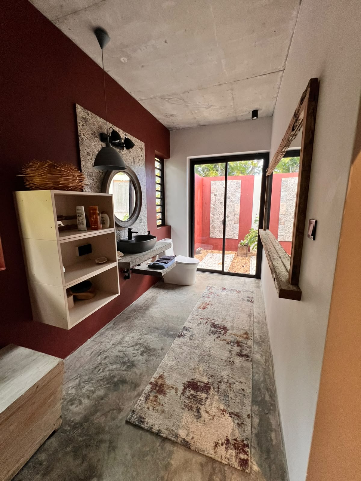 Black River | Elegant 3-Bedroom Villa with Private Guest Cottage & Pool — image 11