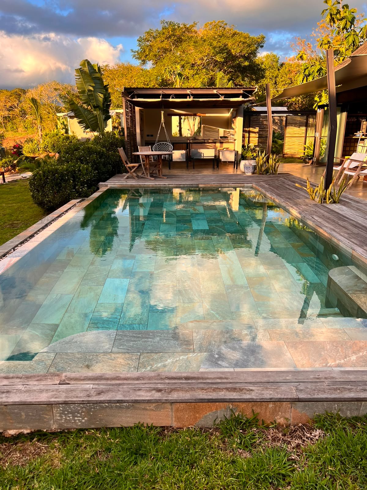 Black River | Elegant 3-Bedroom Villa with Private Guest Cottage & Pool — image 3