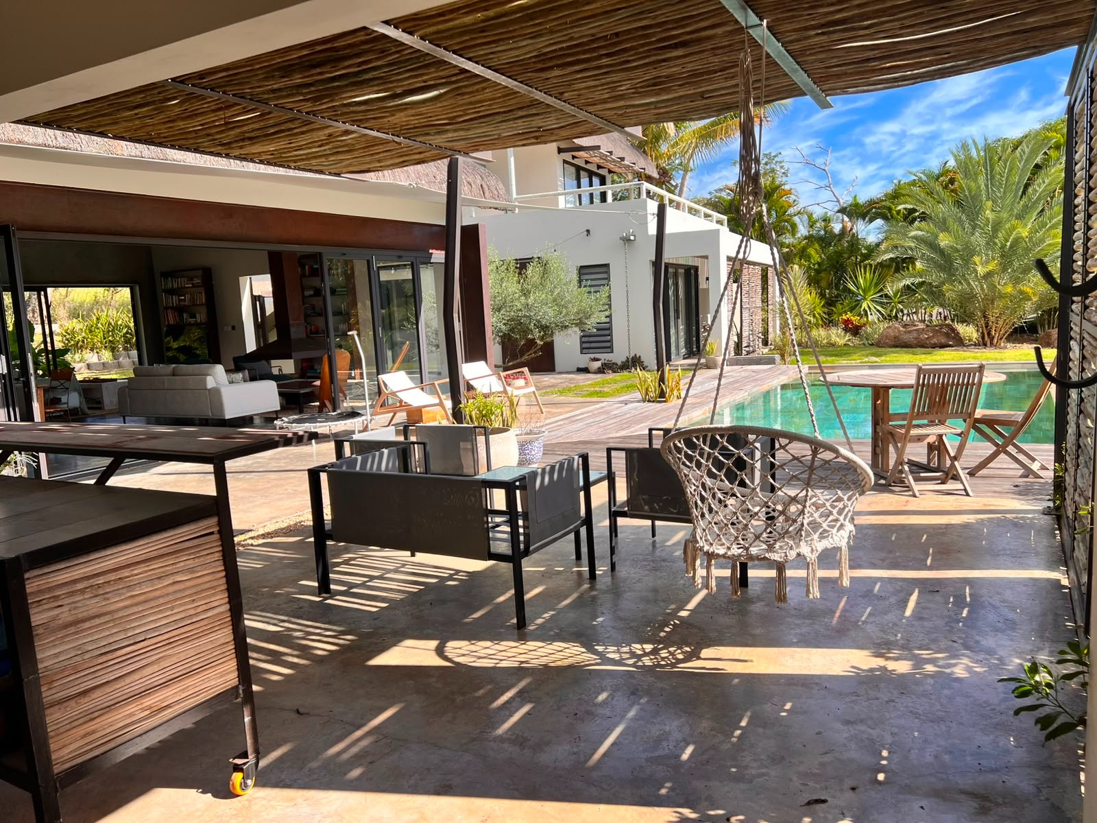 Black River | Elegant 3-Bedroom Villa with Private Guest Cottage & Pool — image 6