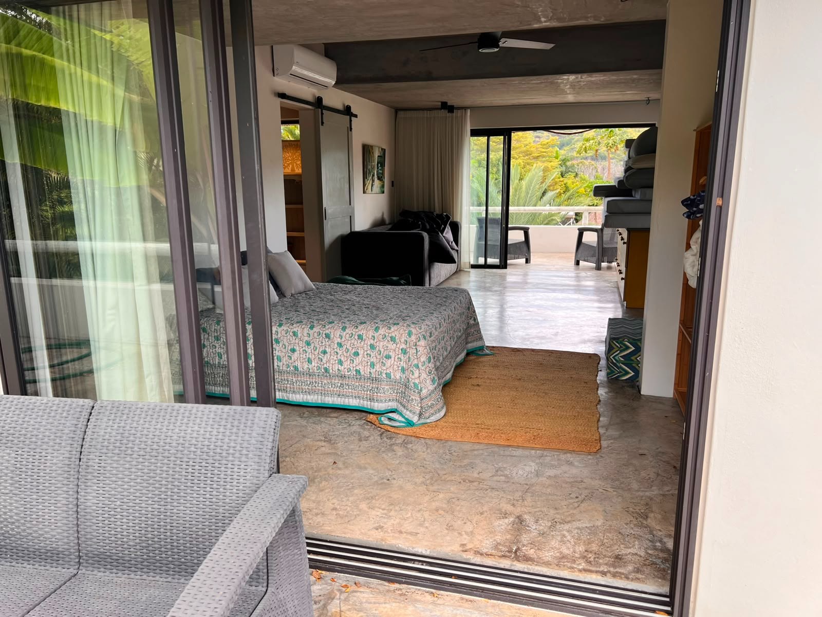 Black River | Elegant 3-Bedroom Villa with Private Guest Cottage & Pool — image 12