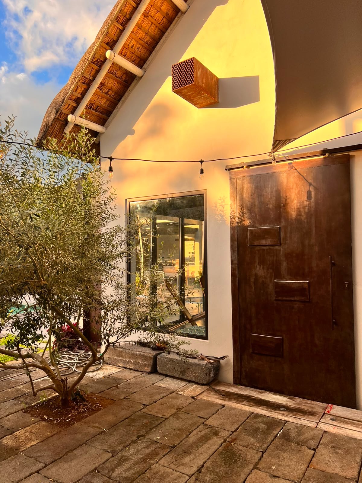 Black River | Elegant 3-Bedroom Villa with Private Guest Cottage & Pool — image 8