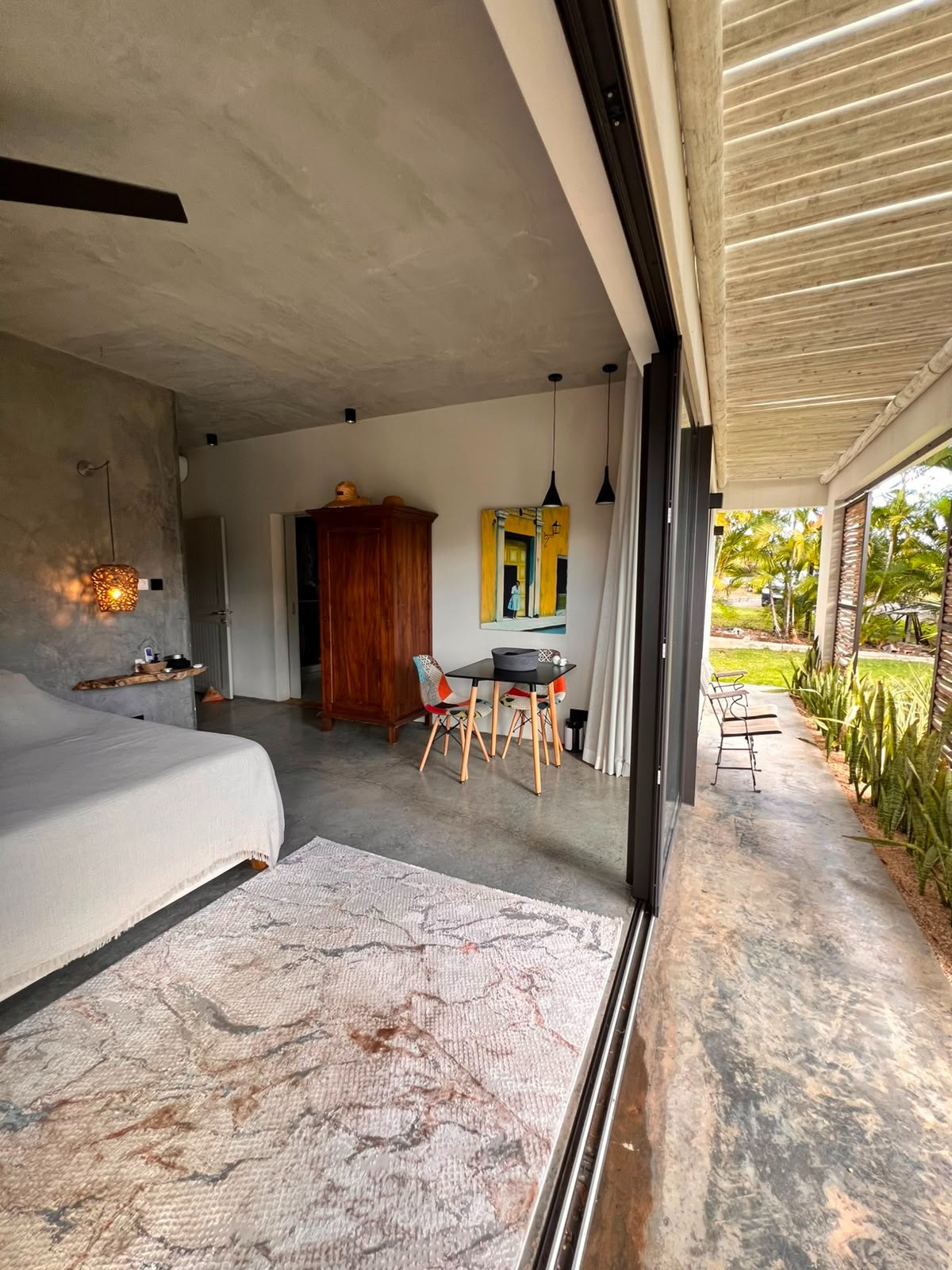 Black River | Elegant 3-Bedroom Villa with Private Guest Cottage & Pool — image 10
