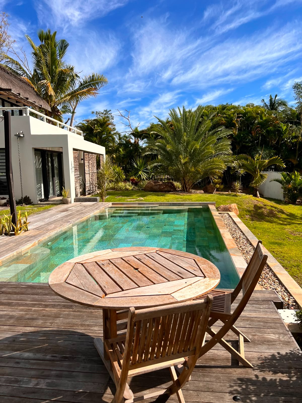 Black River | Elegant 3-Bedroom Villa with Private Guest Cottage & Pool — image 2