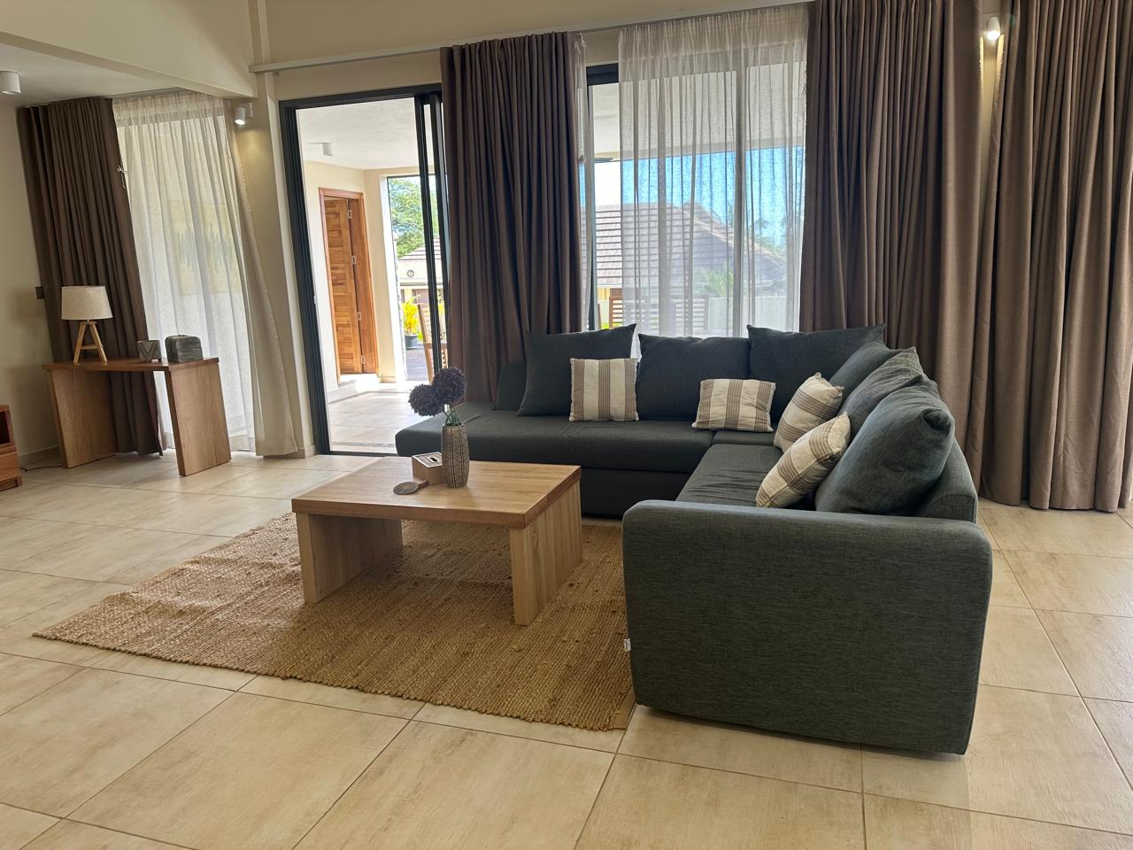 Contemporary New 4-Bedroom Residence in Tamarin — image 2