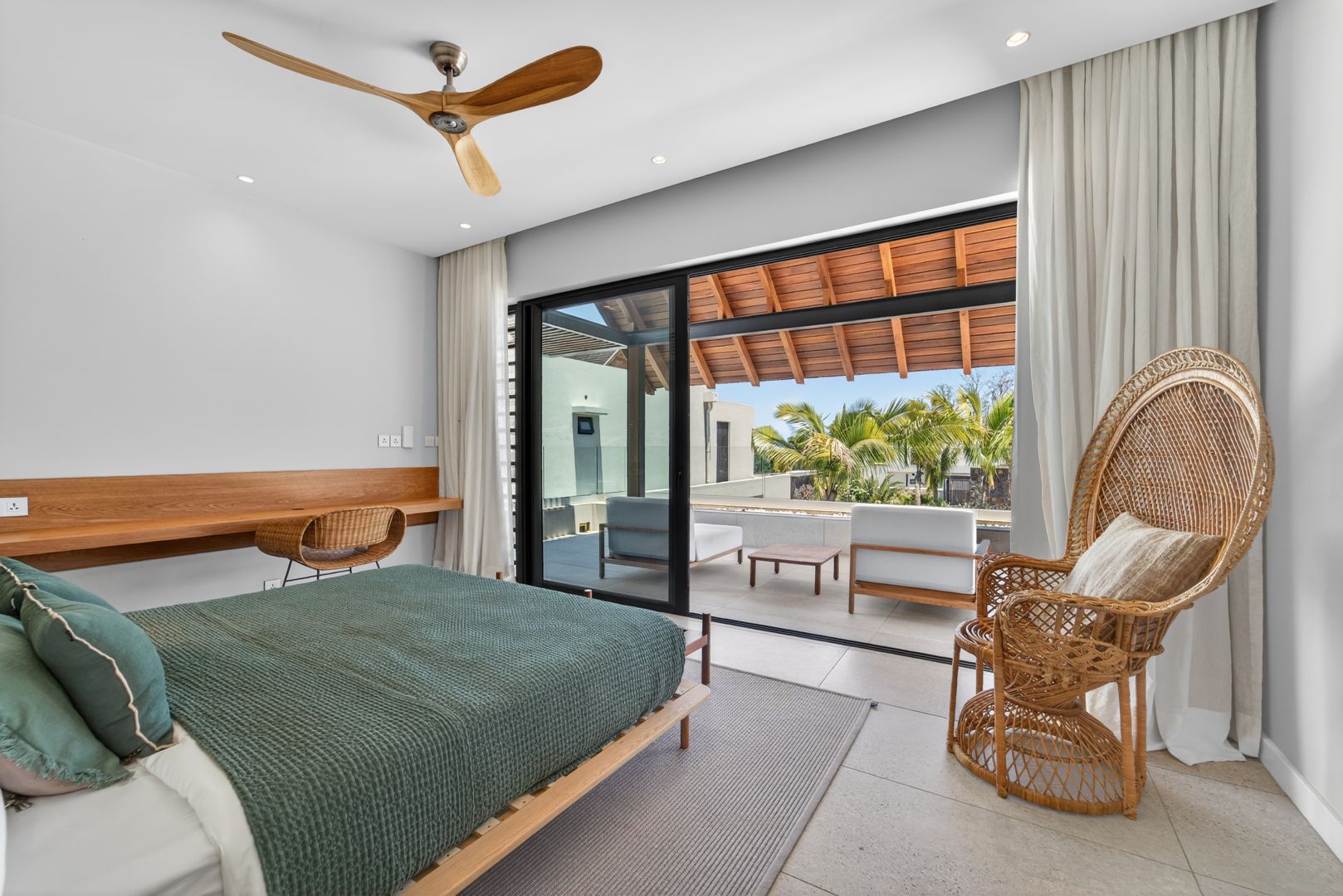 Exclusive Beachfront Villas - For Sale - Black River — image 8