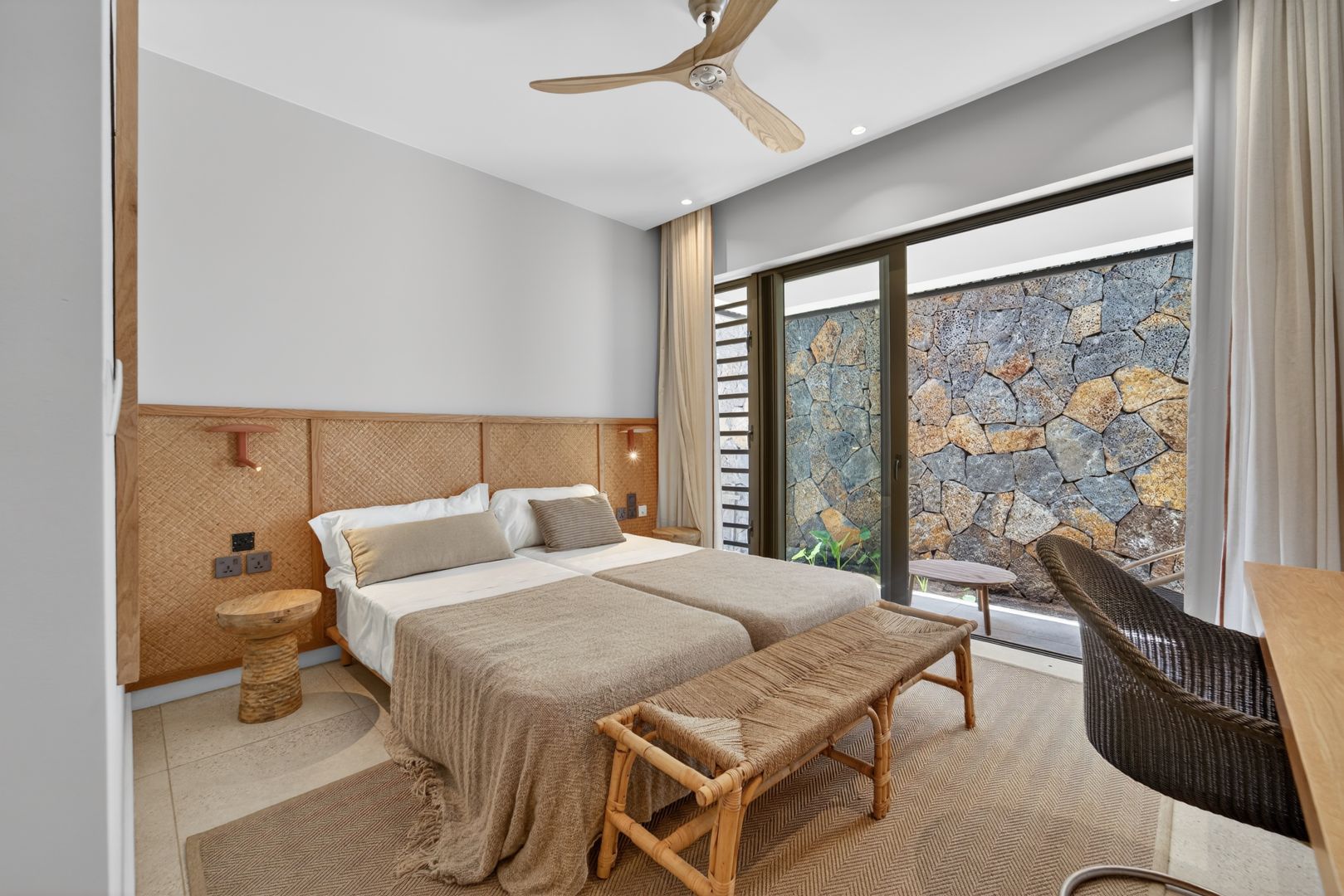 Exclusive Beachfront Villas - For Sale - Black River — image 4