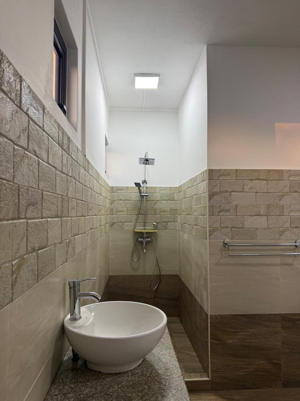Spacious 4-Bedroom Family Home in Tamarin — image 9