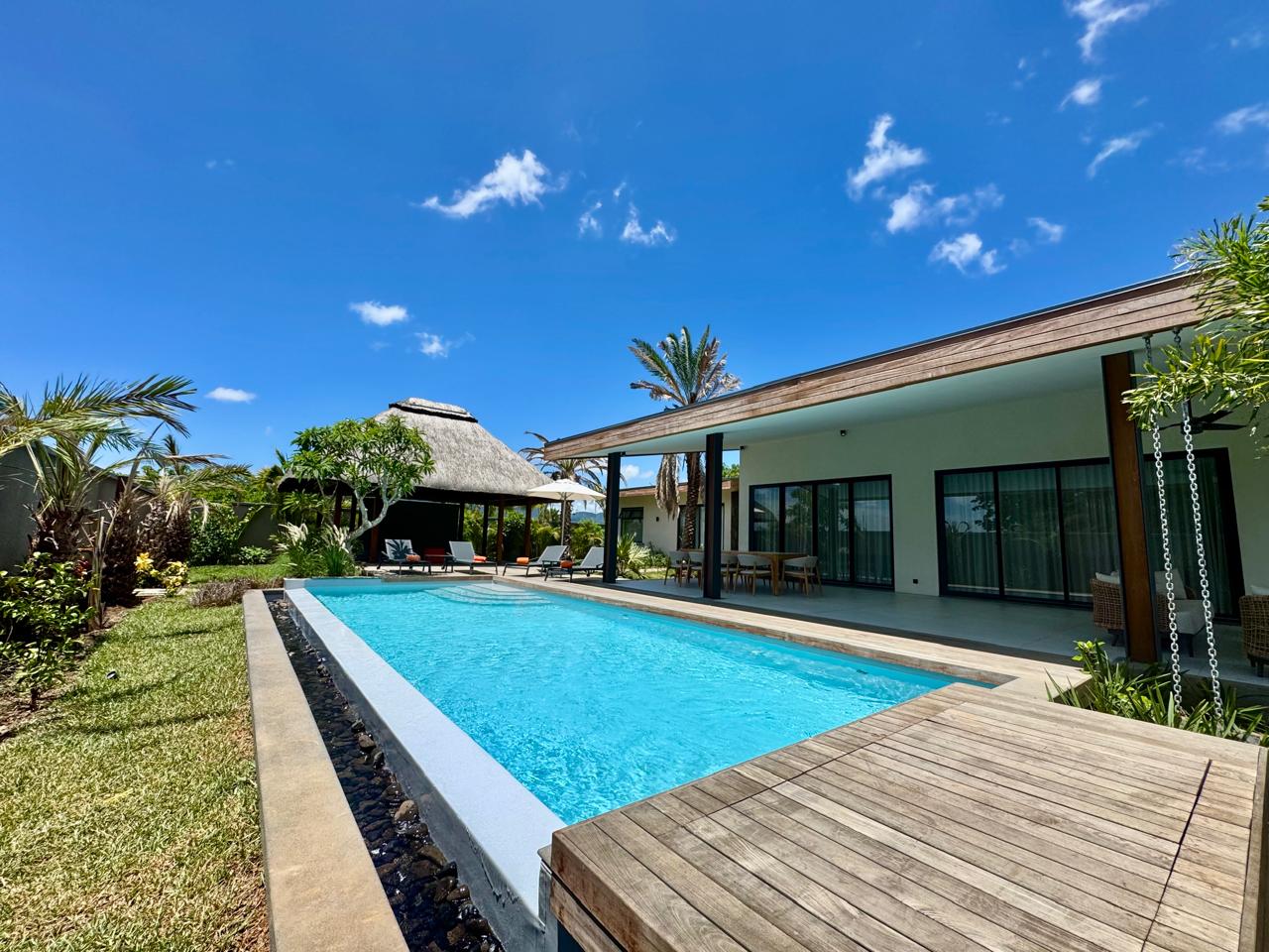 Luxury Villa 4 Bedroom villa for sale — image 2