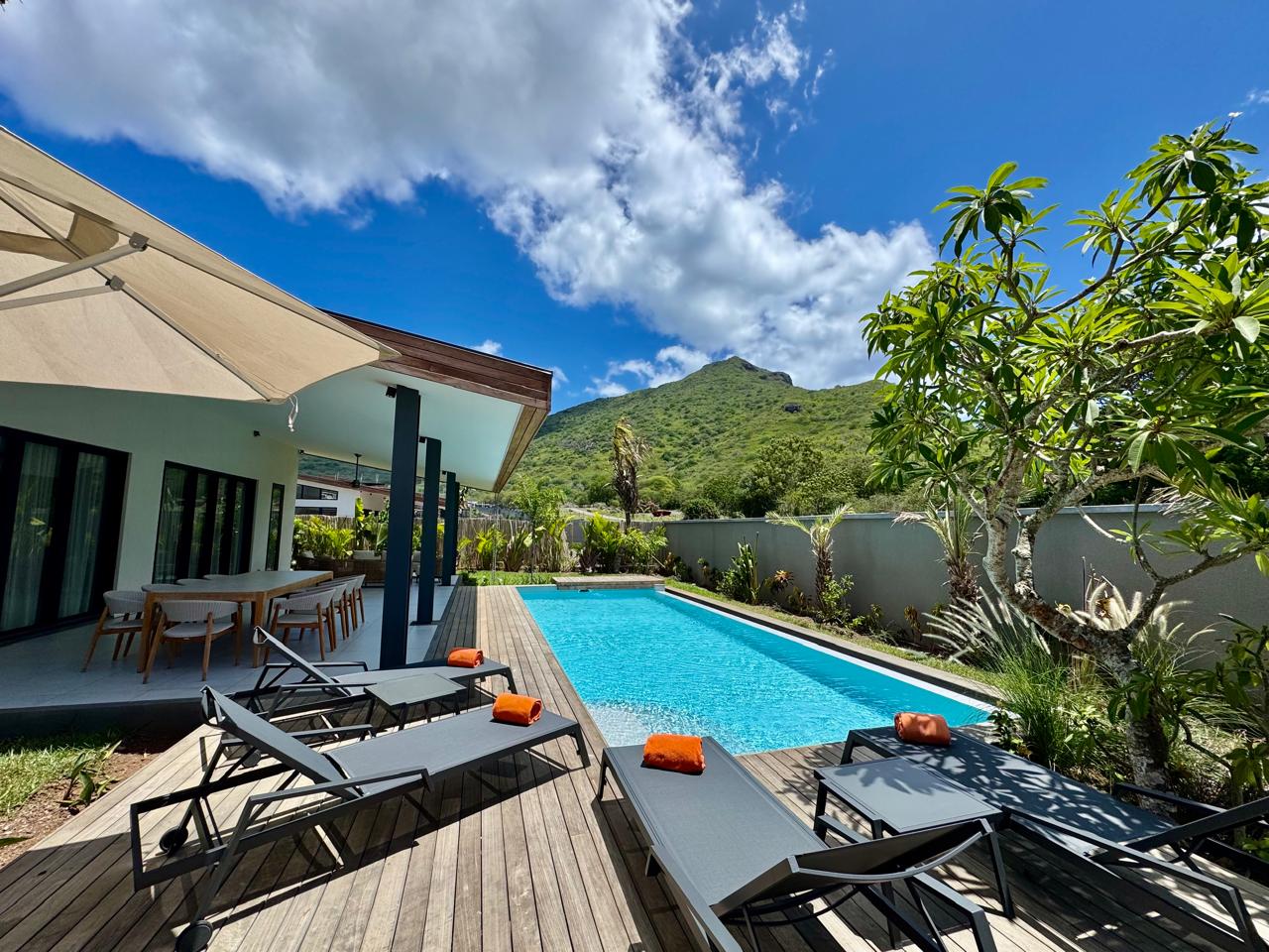 Luxury Villa 4 Bedroom villa for sale — image 3