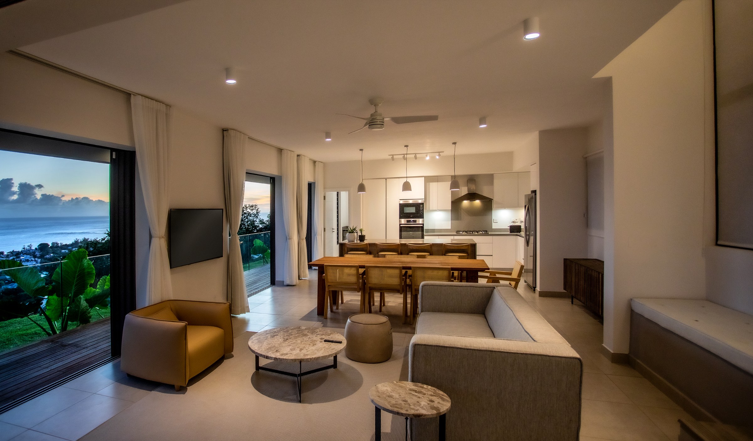 Luxurious 4-Bedroom Villa with Breathtaking Le Morne Views — image 7