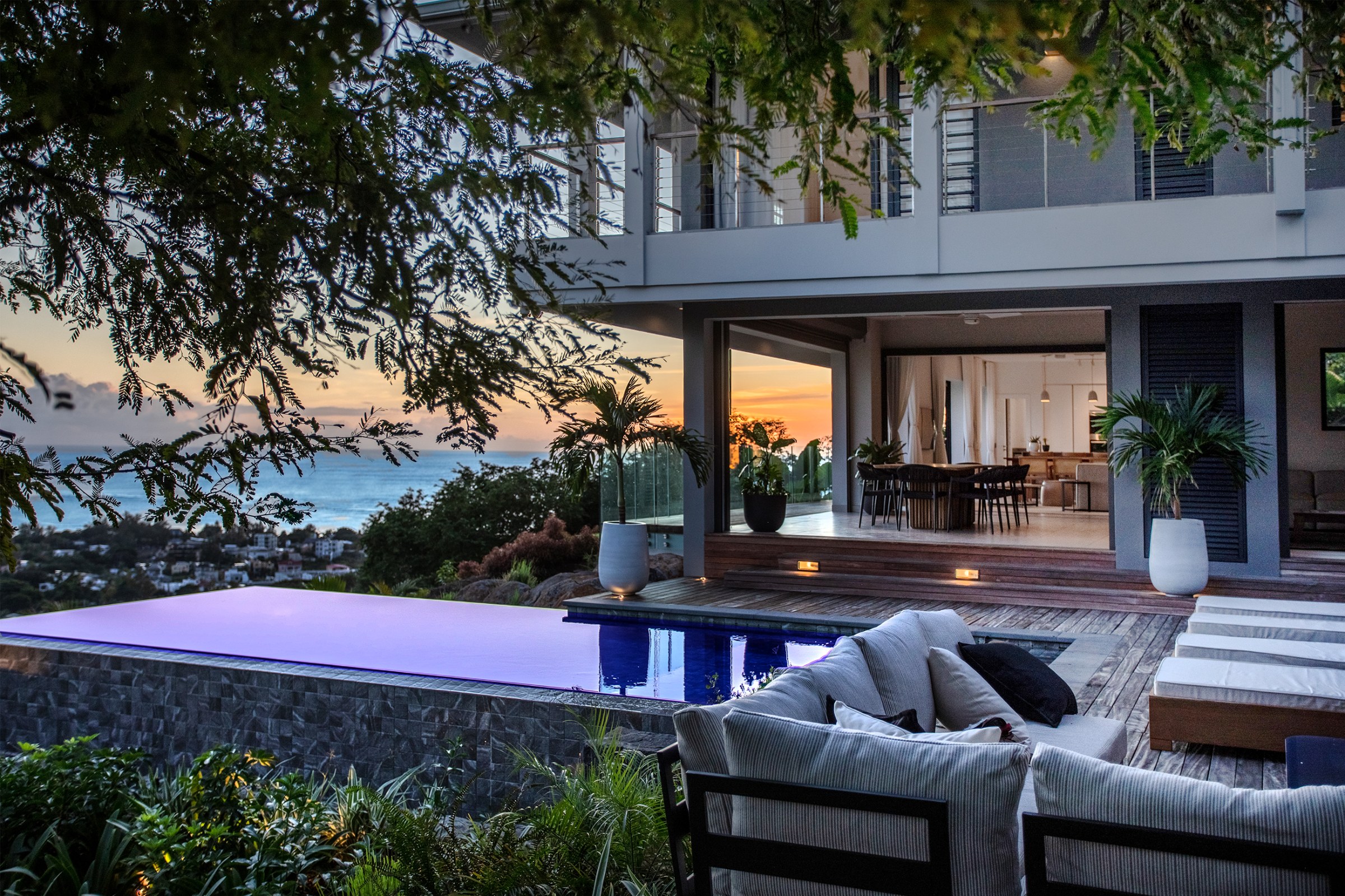 Luxurious 4-Bedroom Villa with Breathtaking Le Morne Views — image 3