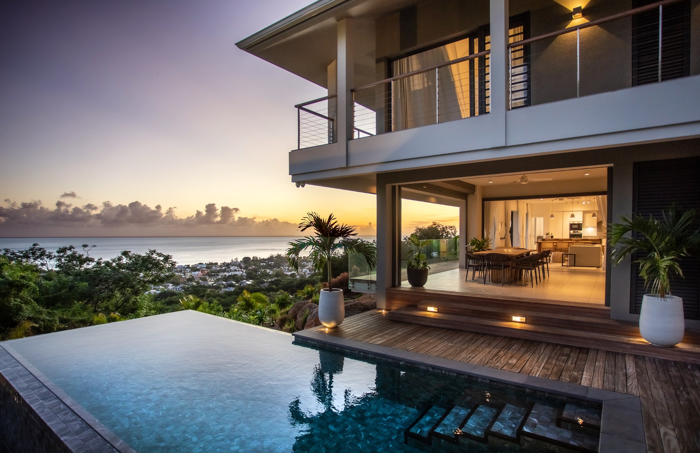 Luxurious 4-Bedroom Villa with Breathtaking Le Morne Views — image 4