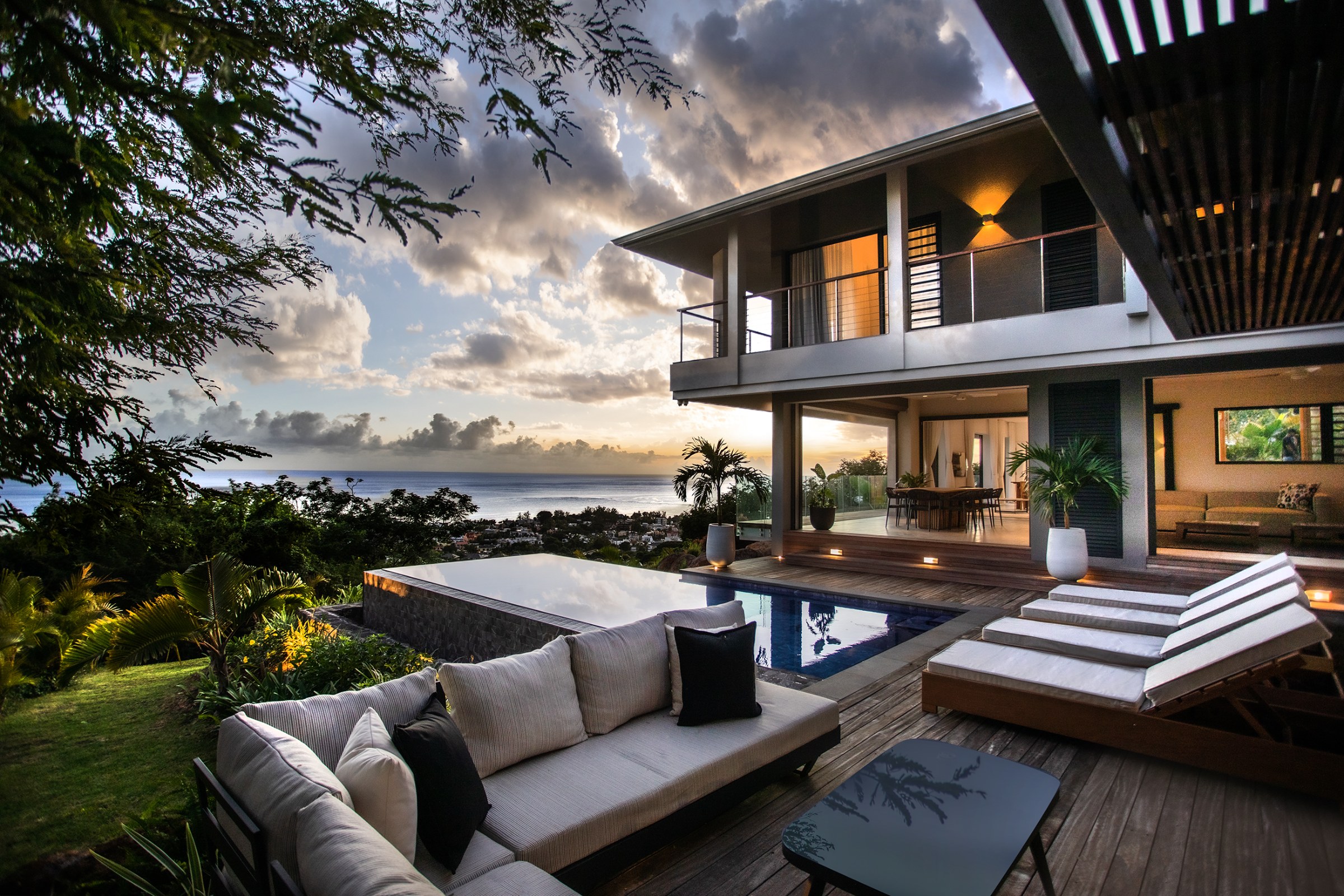 Luxurious 4-Bedroom Villa with Breathtaking Le Morne Views — image 2