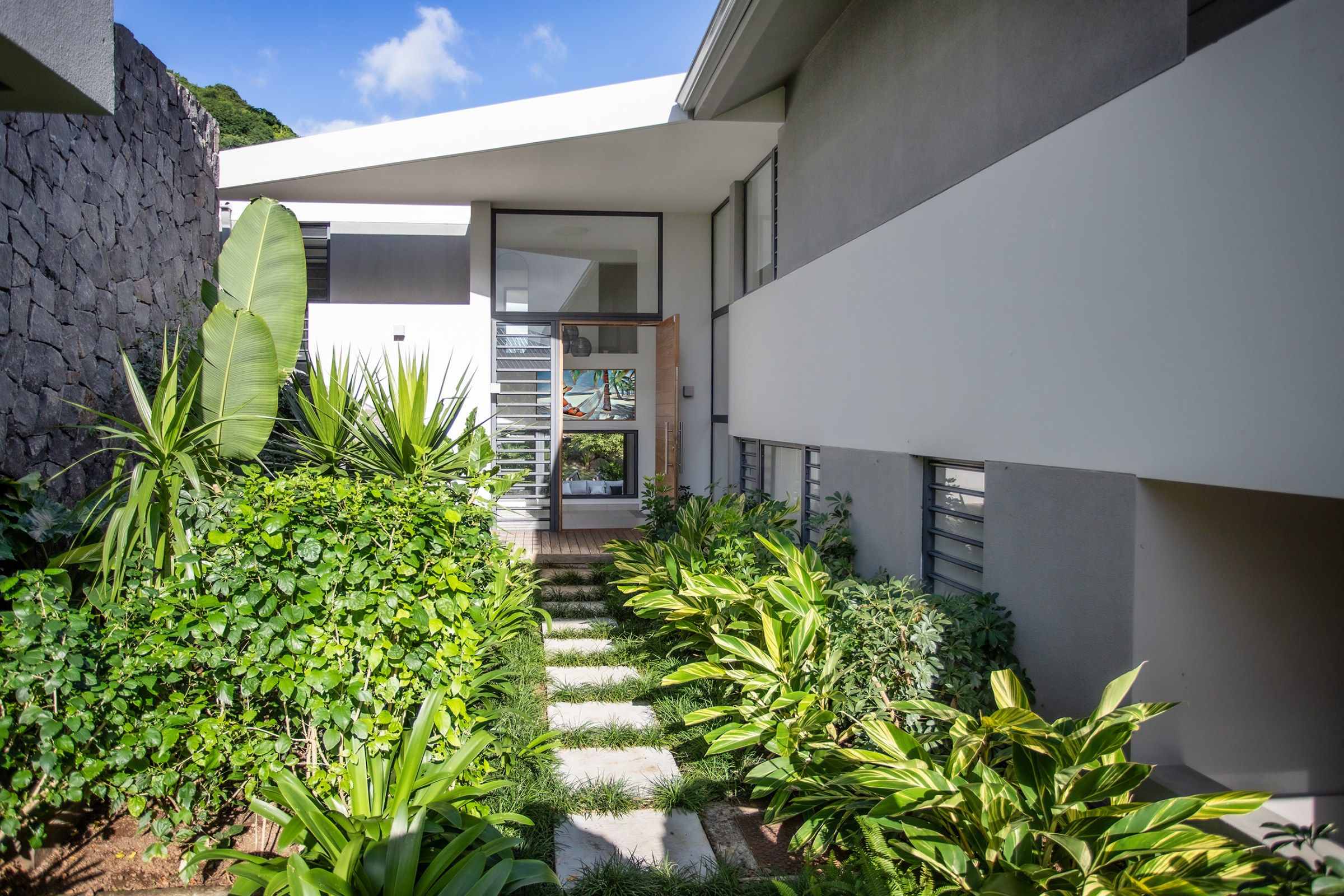 Luxurious 4-Bedroom Villa with Breathtaking Le Morne Views — image 12