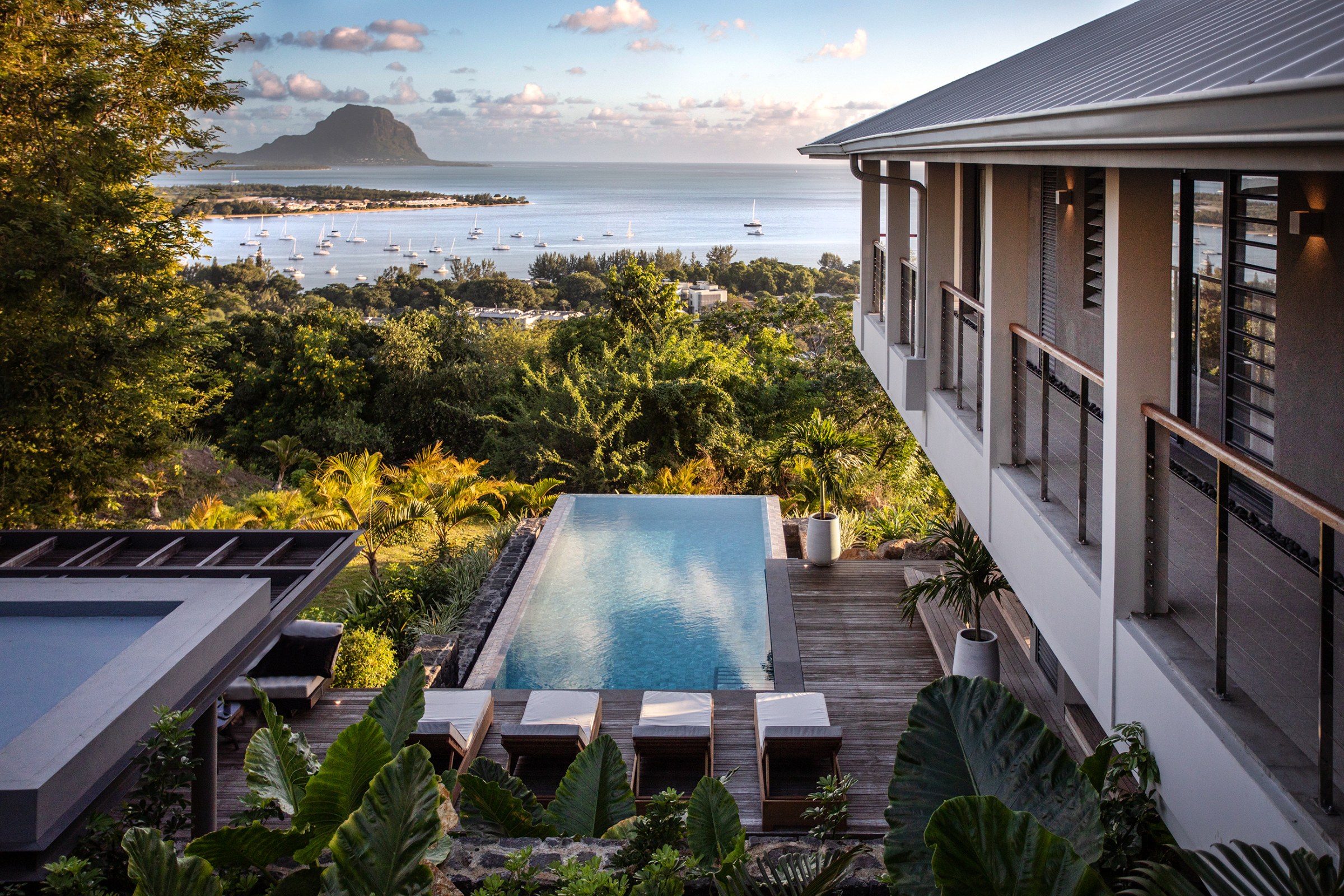 Luxurious 4-Bedroom Villa with Breathtaking Le Morne Views — image 5