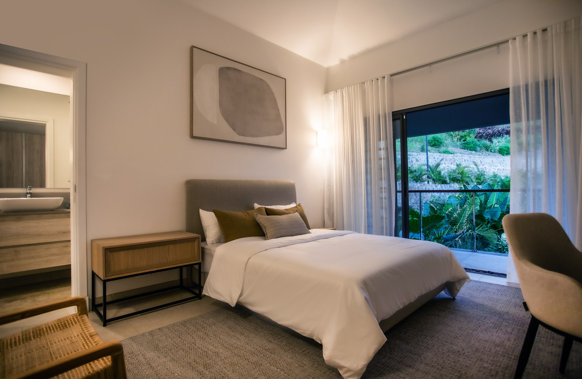 Luxurious 4-Bedroom Villa with Breathtaking Le Morne Views — image 14