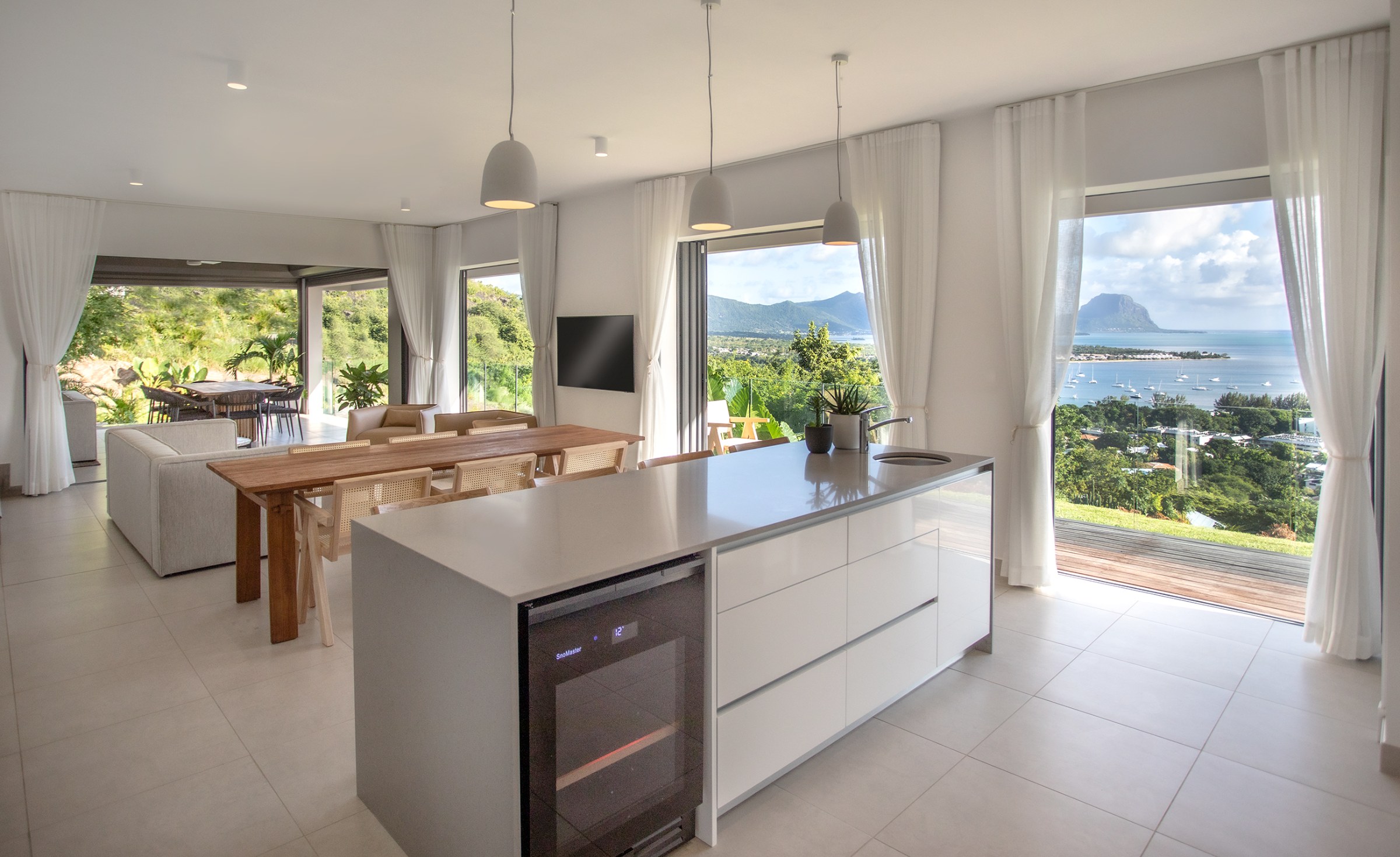 Luxurious 4-Bedroom Villa with Breathtaking Le Morne Views — image 18