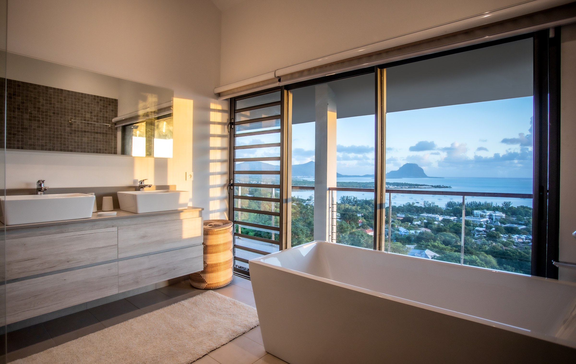 Luxurious 4-Bedroom Villa with Breathtaking Le Morne Views — image 20