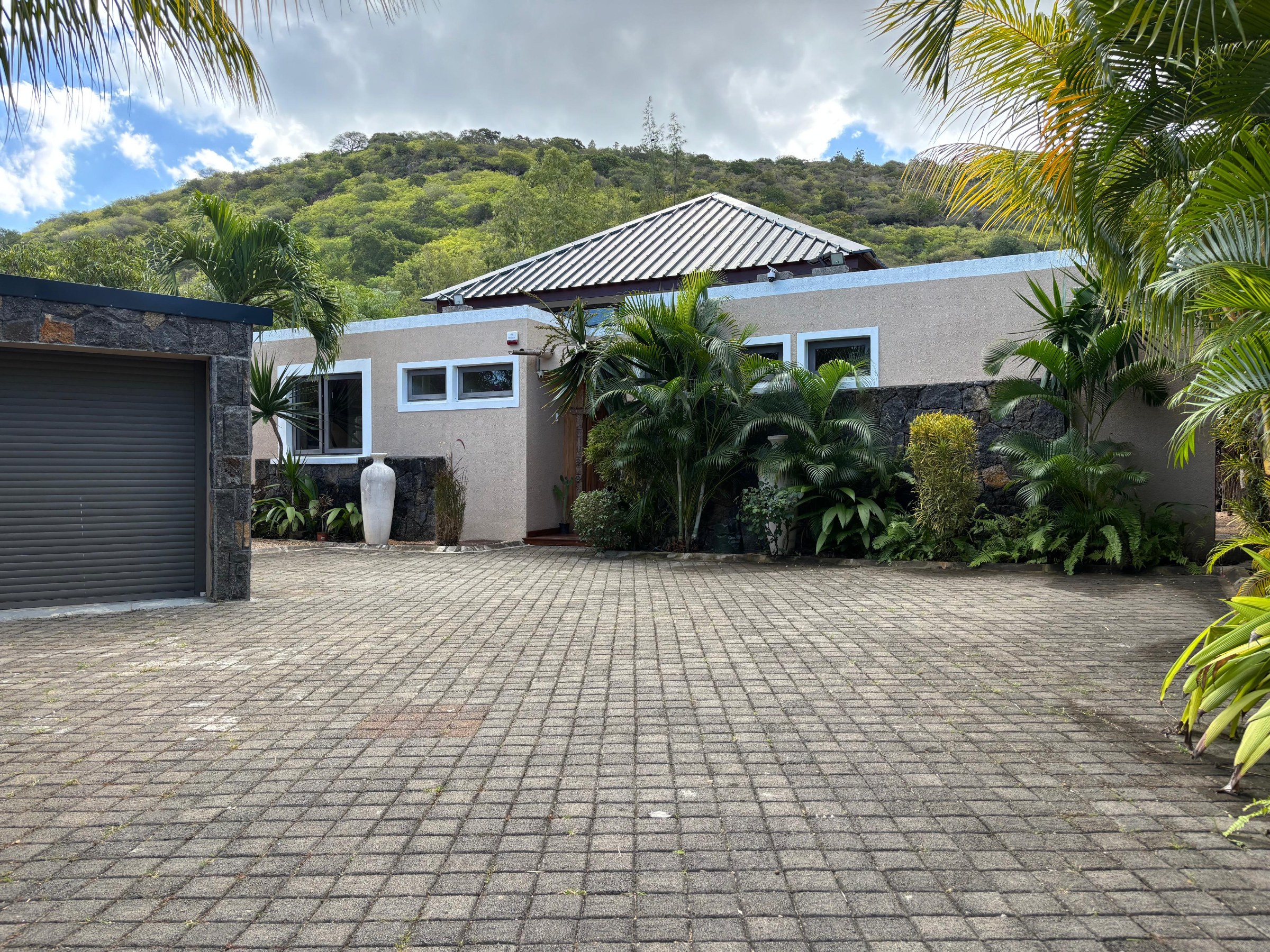 Tropical 3 Bedroom villa — image 7
