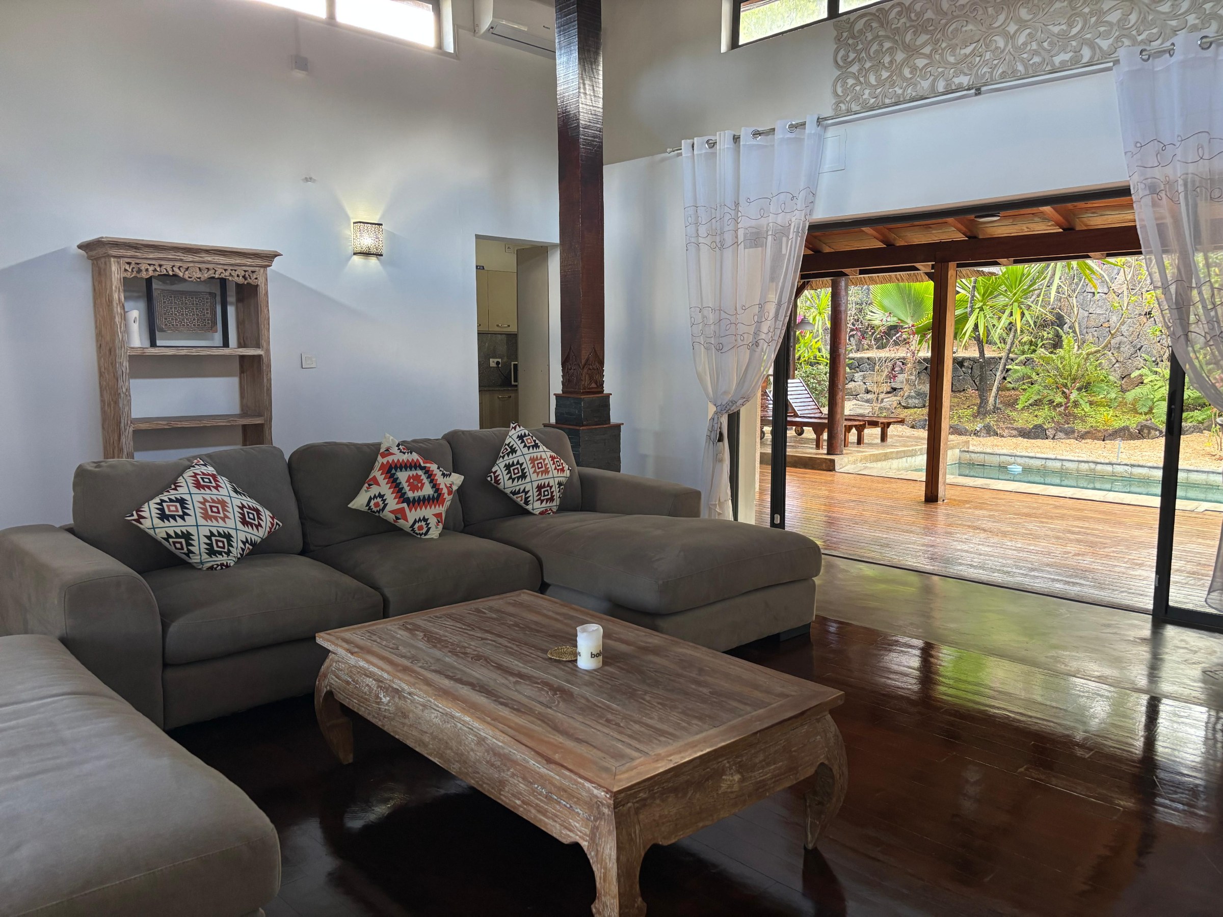 Tropical 3 Bedroom villa — image 2