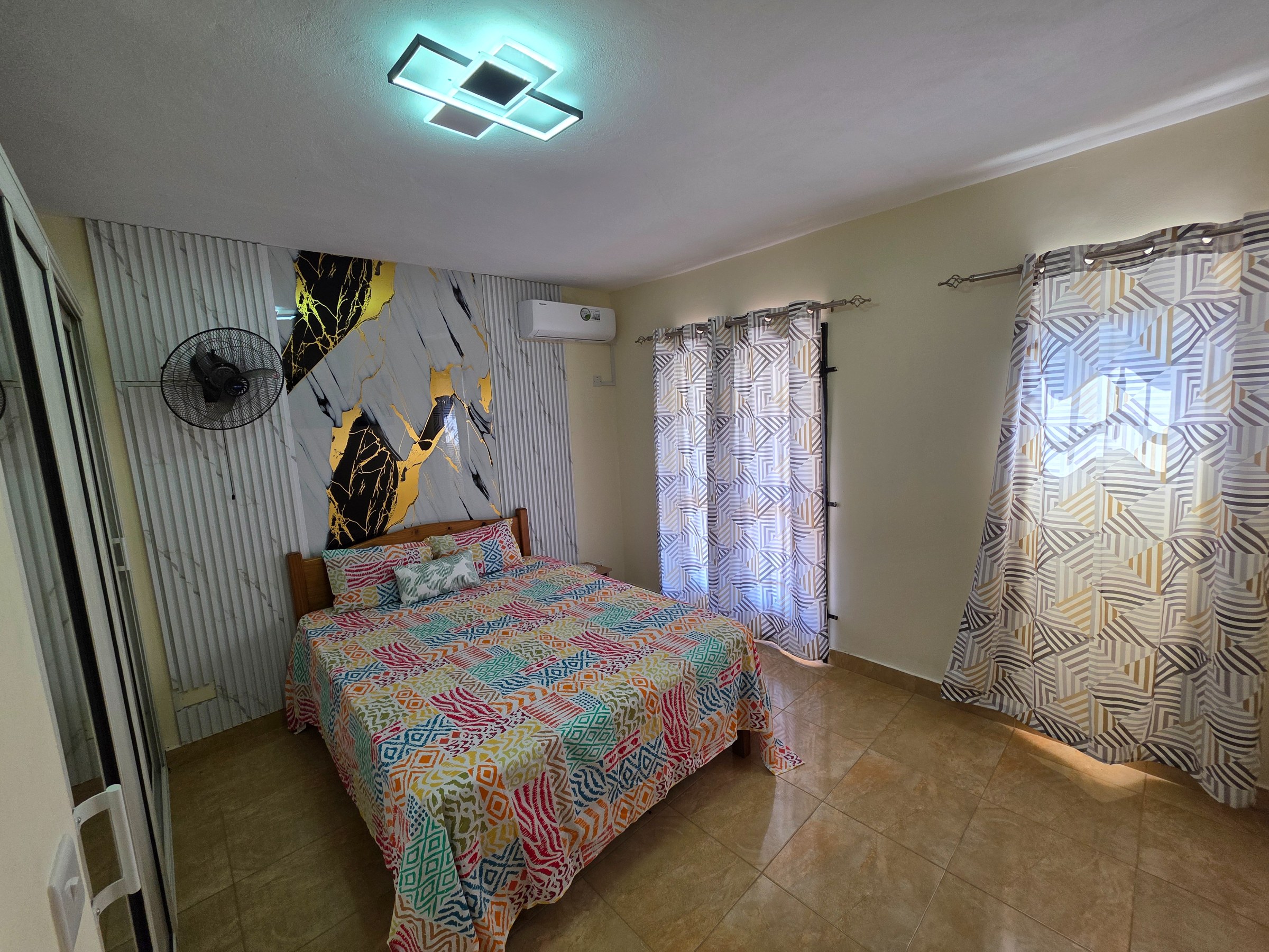 Fully Furnished 3-Bedroom Triplex for Rent — image 5