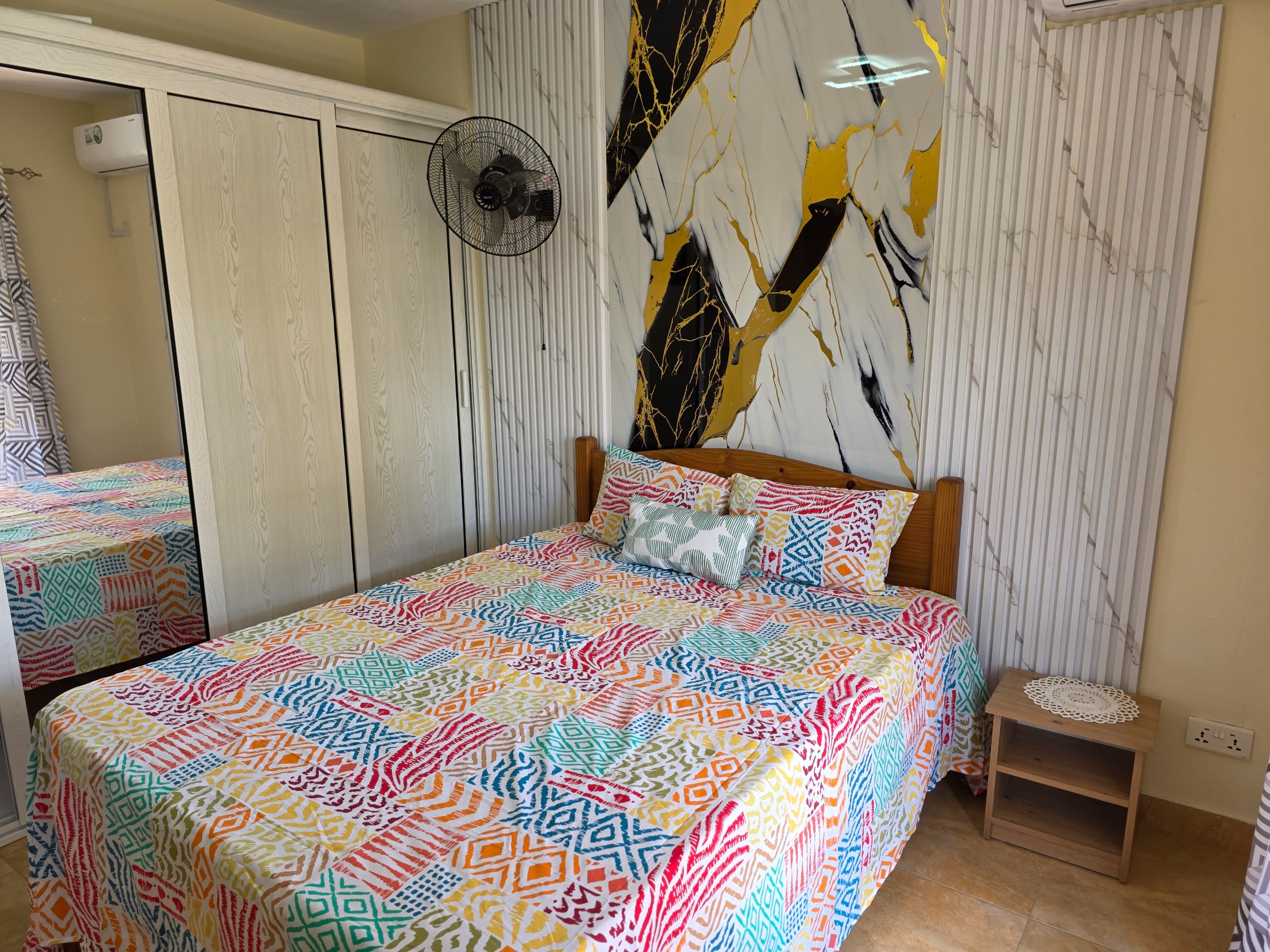 Fully Furnished 3-Bedroom Triplex for Rent — image 7