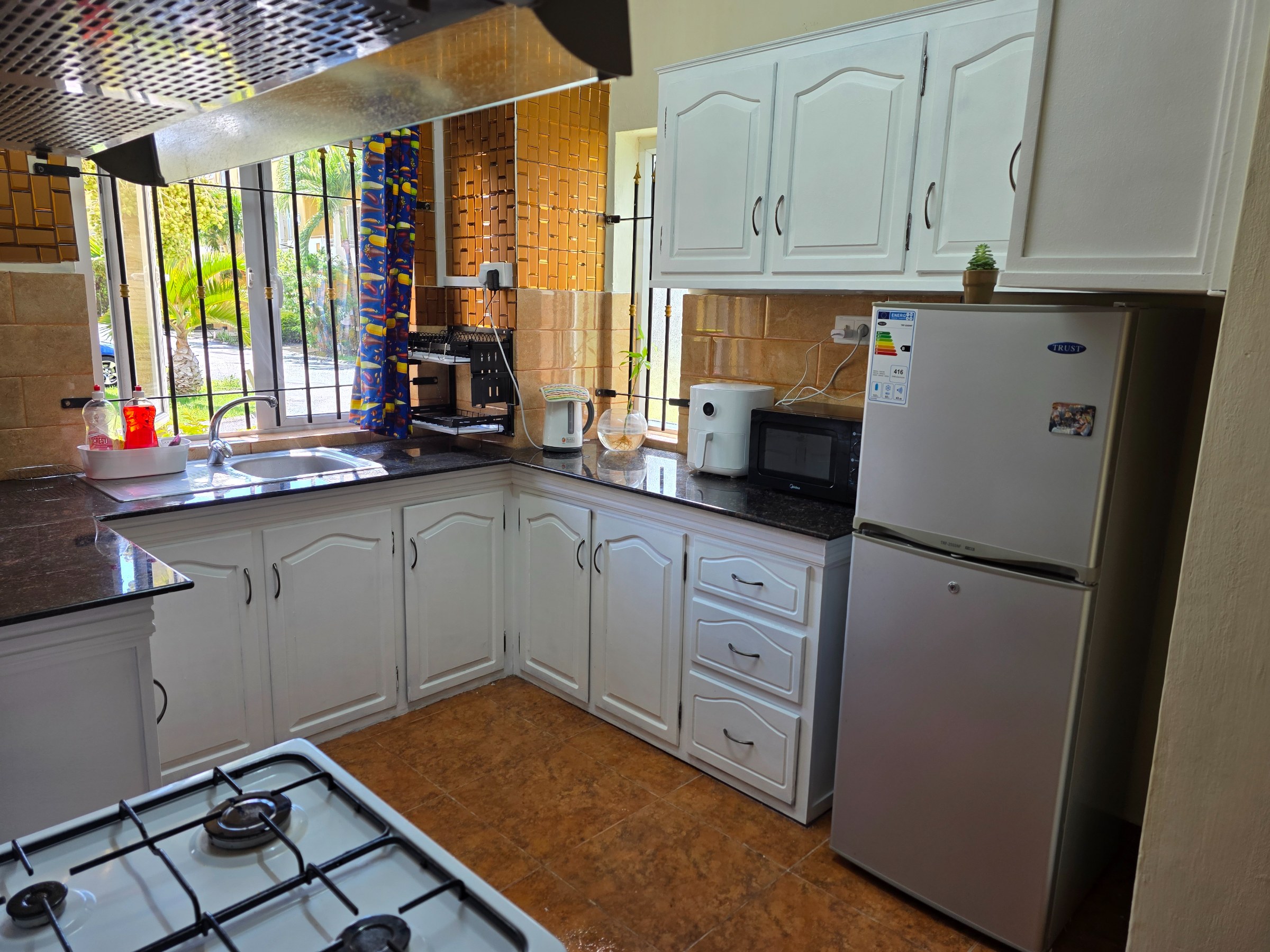 Fully Furnished 3-Bedroom Triplex for Rent — image 12