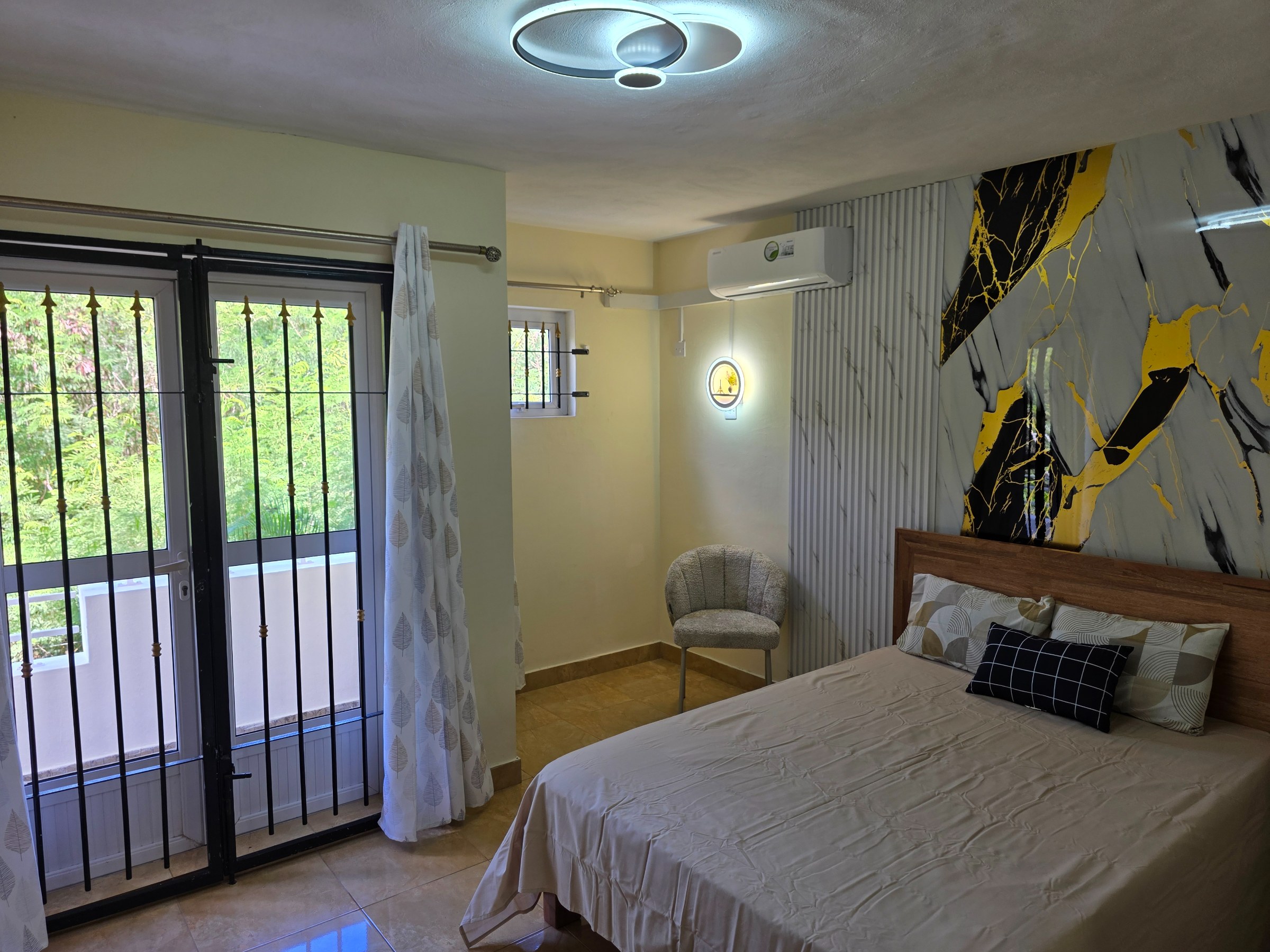Fully Furnished 3-Bedroom Triplex for Rent — image 16