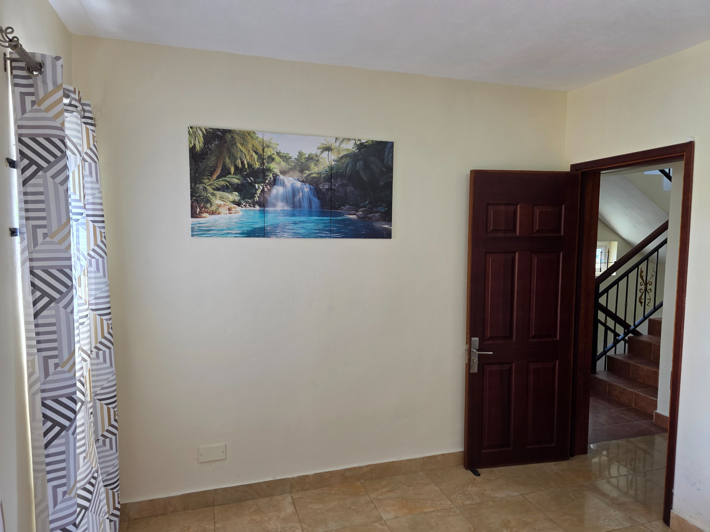 Fully Furnished 3-Bedroom Triplex for Rent — image 17