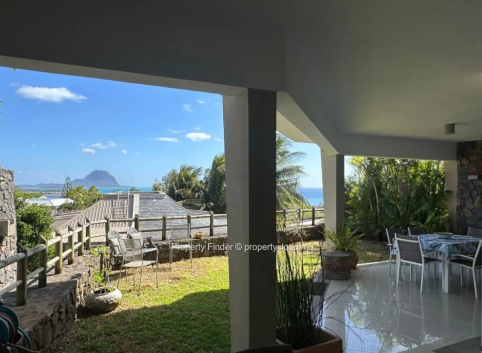 Charming Ground-Floor Apartment with Lagoon and Le Morne Views in Black River — image 5
