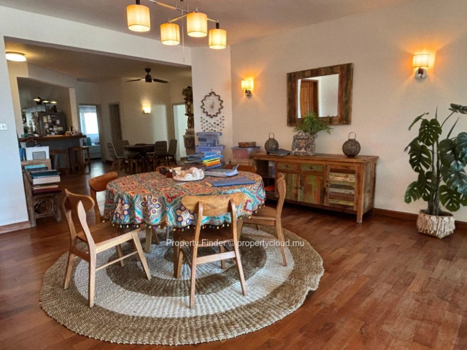 Charming Ground-Floor Apartment with Lagoon and Le Morne Views in Black River — image 9