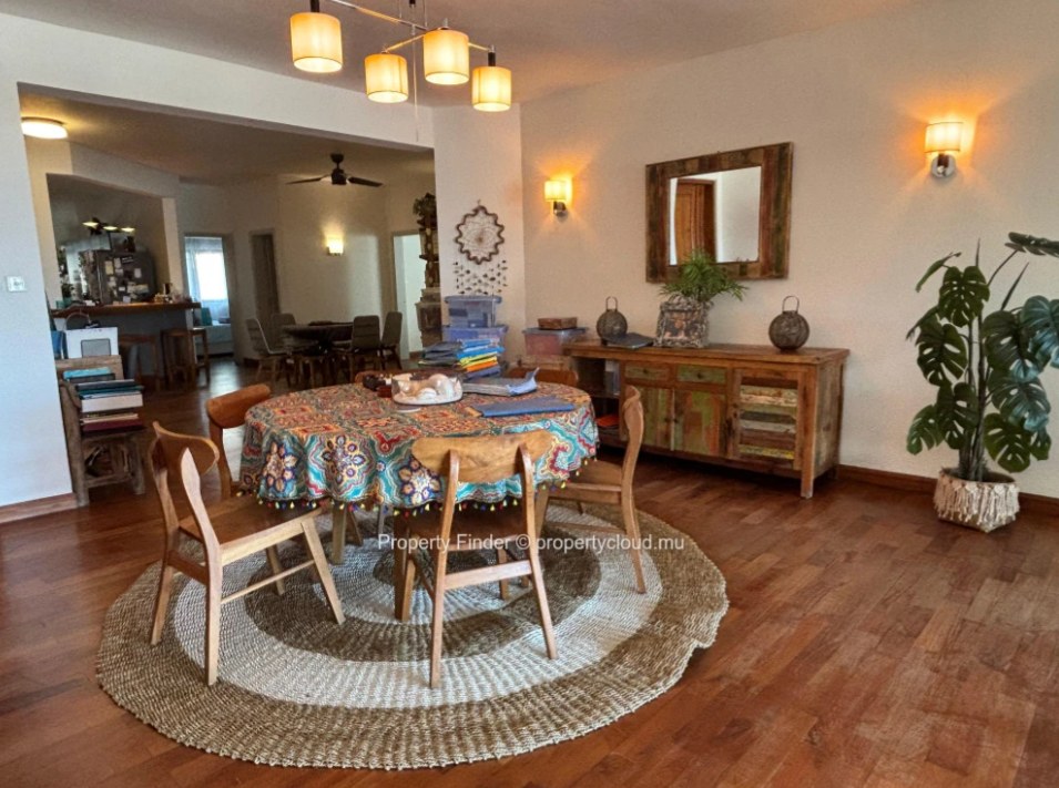 Charming Ground-Floor Apartment with Lagoon and Le Morne Views in Black River — image 2