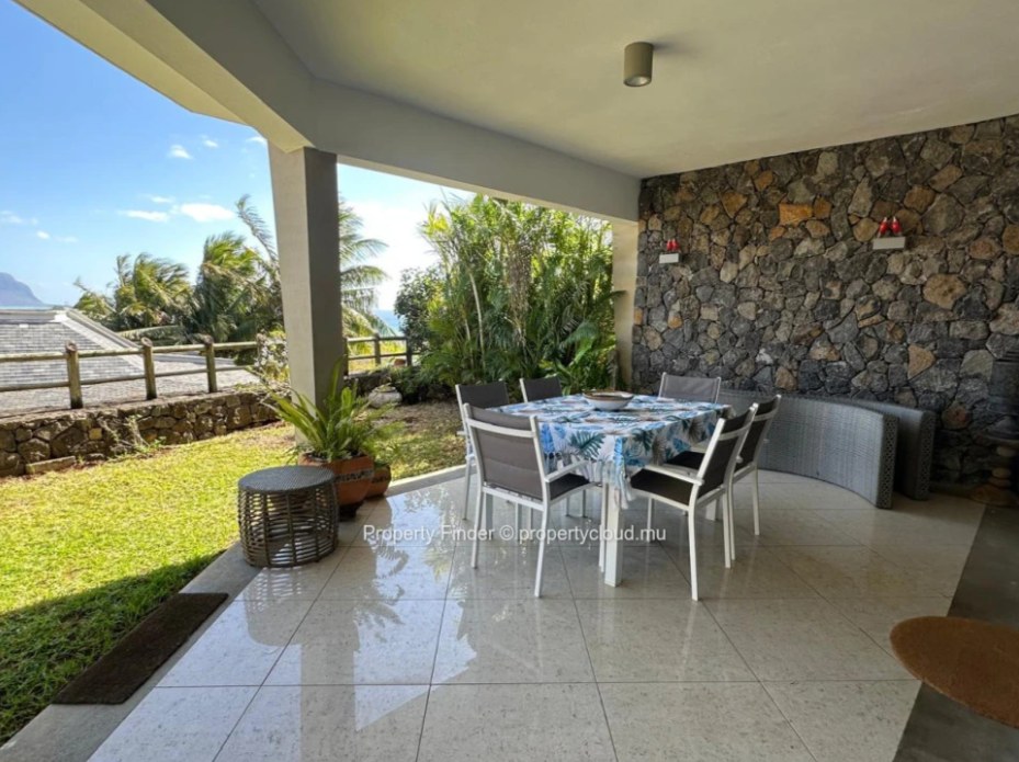 Charming Ground-Floor Apartment with Lagoon and Le Morne Views in Black River — image 6