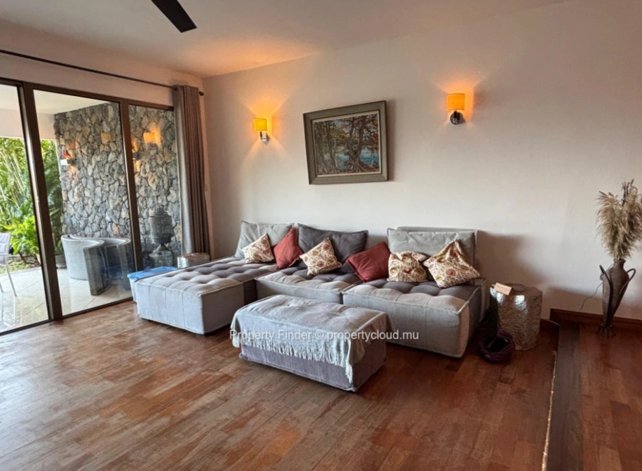 Charming Ground-Floor Apartment with Lagoon and Le Morne Views in Black River — image 11