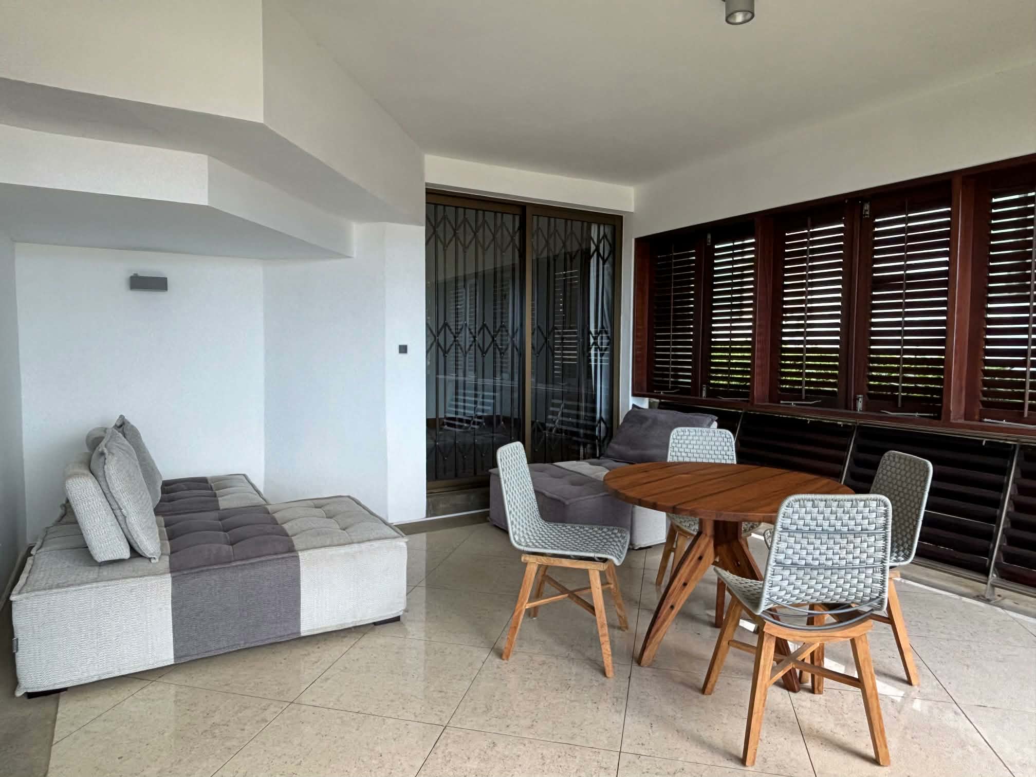 Charming Ground-Floor Apartment with Lagoon and Le Morne Views in Black River — image 9