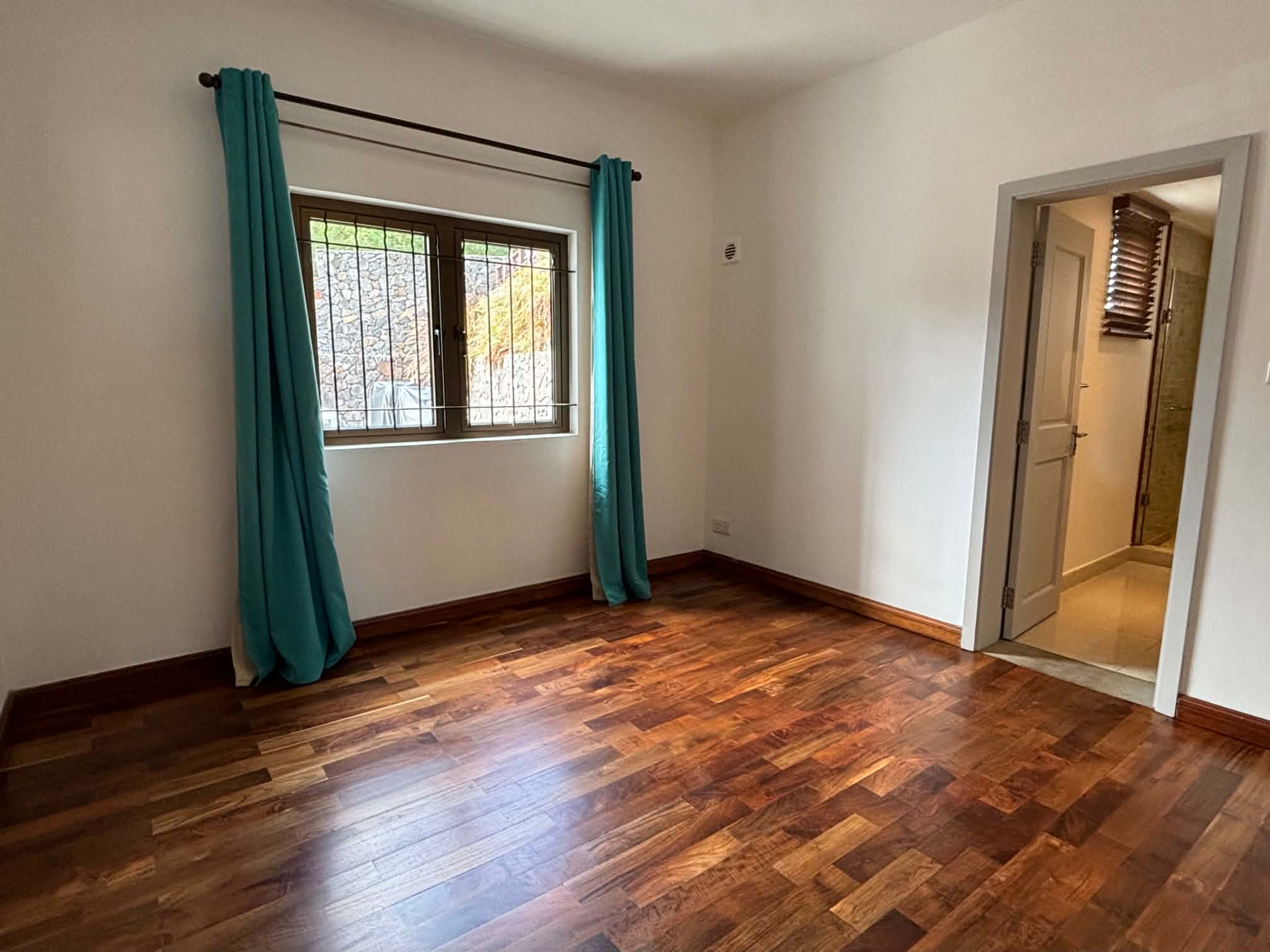 Charming Ground-Floor Apartment with Lagoon and Le Morne Views in Black River — image 12
