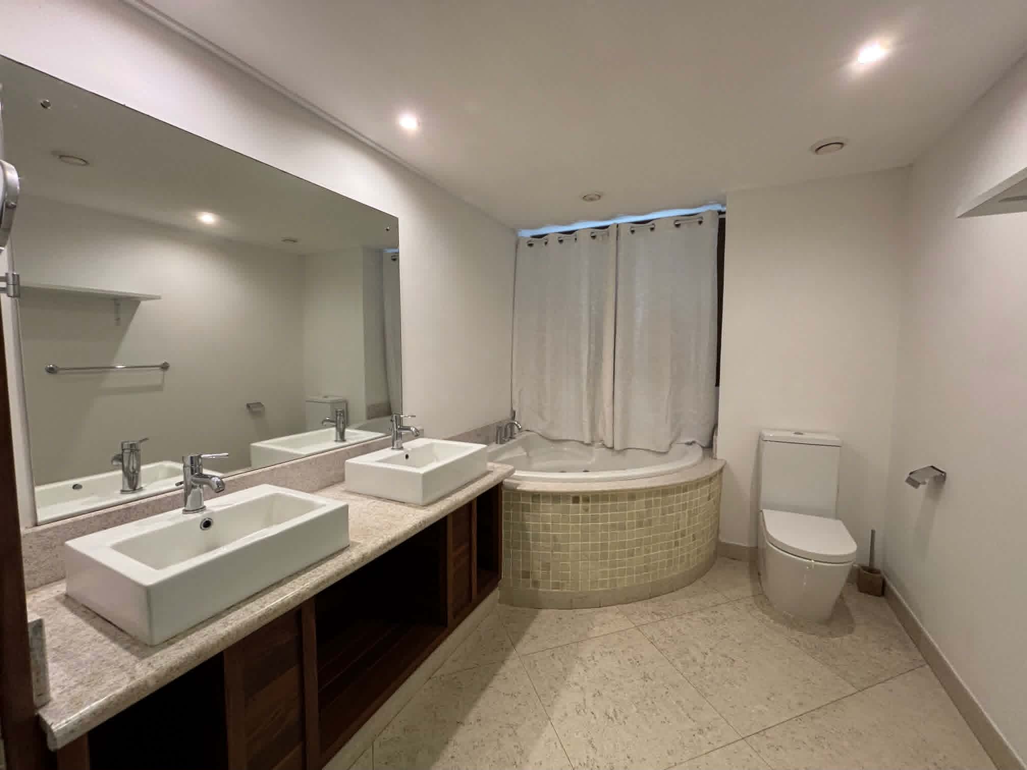Charming Ground-Floor Apartment with Lagoon and Le Morne Views in Black River — image 8