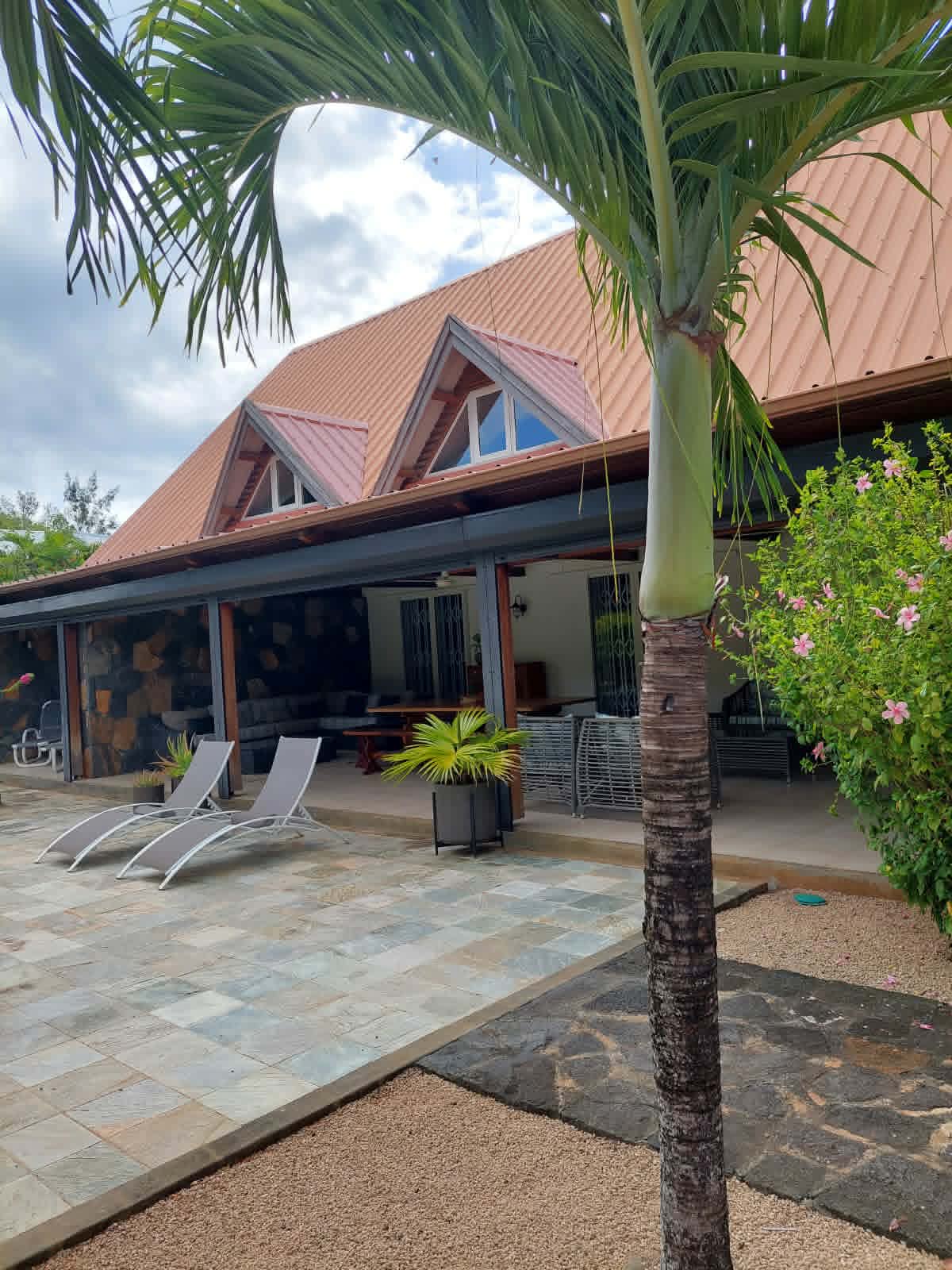 Stunning family home in Black river. — image 2