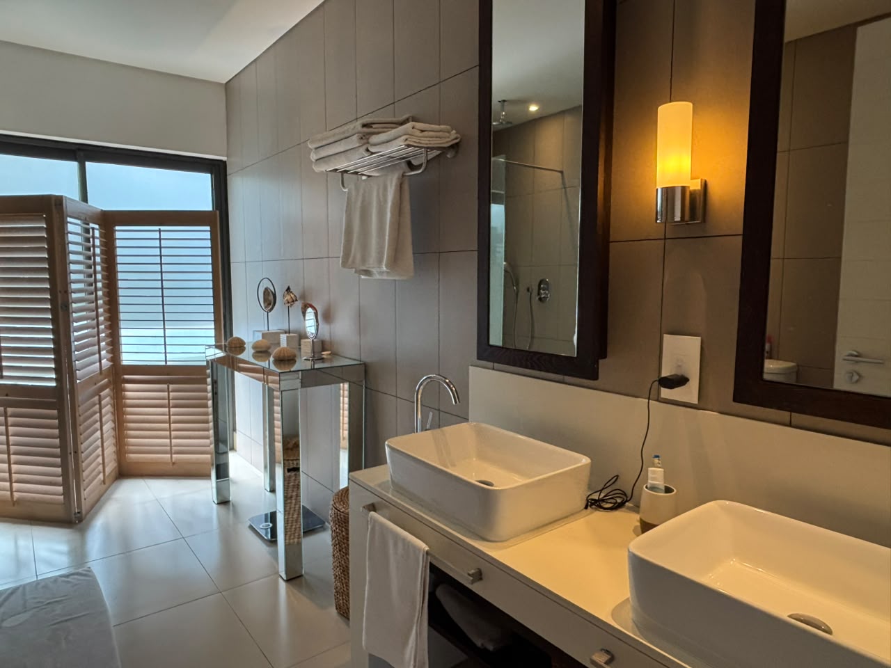 Exceptional Marina Residence – Luxury Waterfront Living in Black River — image 15