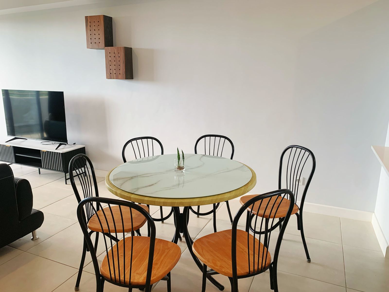 Modern 2-Bedroom Apartment – Flic en Flac — image 3
